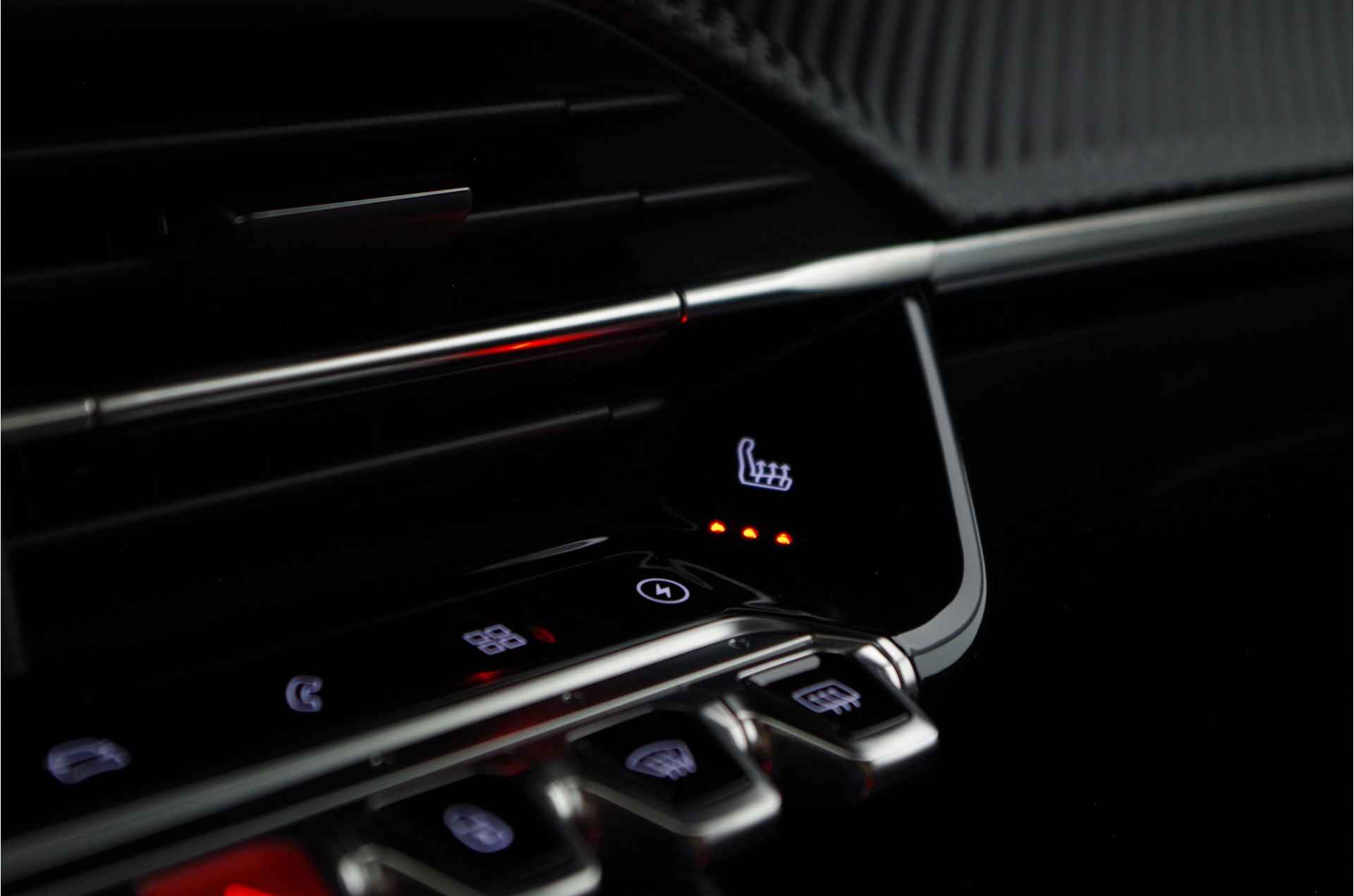 Peugeot e-2008 EV Allure Pack 50 kWh > Camera/16%bijtelling//17inch/all season/Parelmoer-wit/digitale cockpit - 16/27