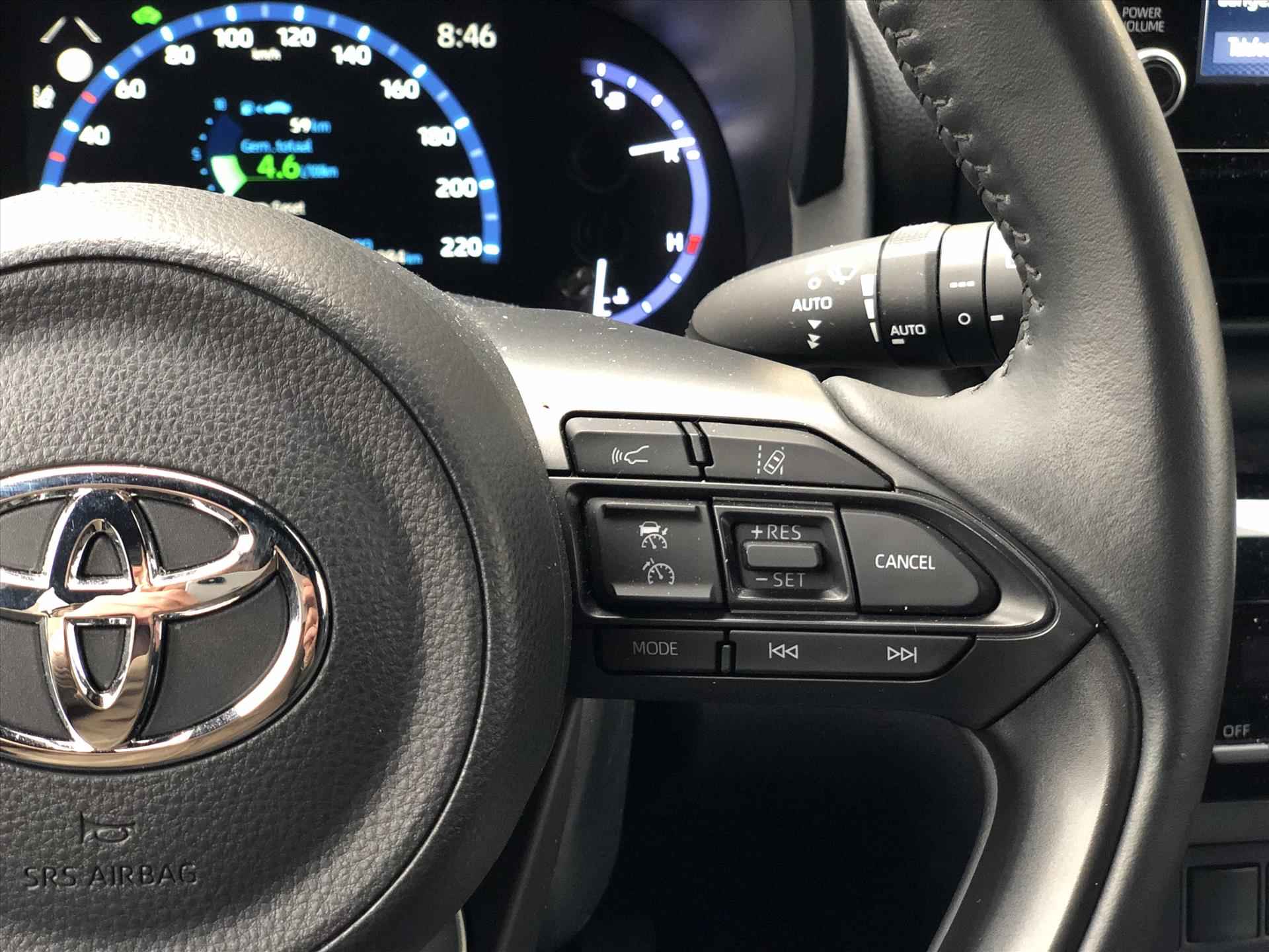 Toyota Yaris Cross 1.5 Hybrid Dynamic | Trekhaak, Apple CarPlay/Android Auto, 17 inch, Keyless, Parkeercamera, LED - 26/34