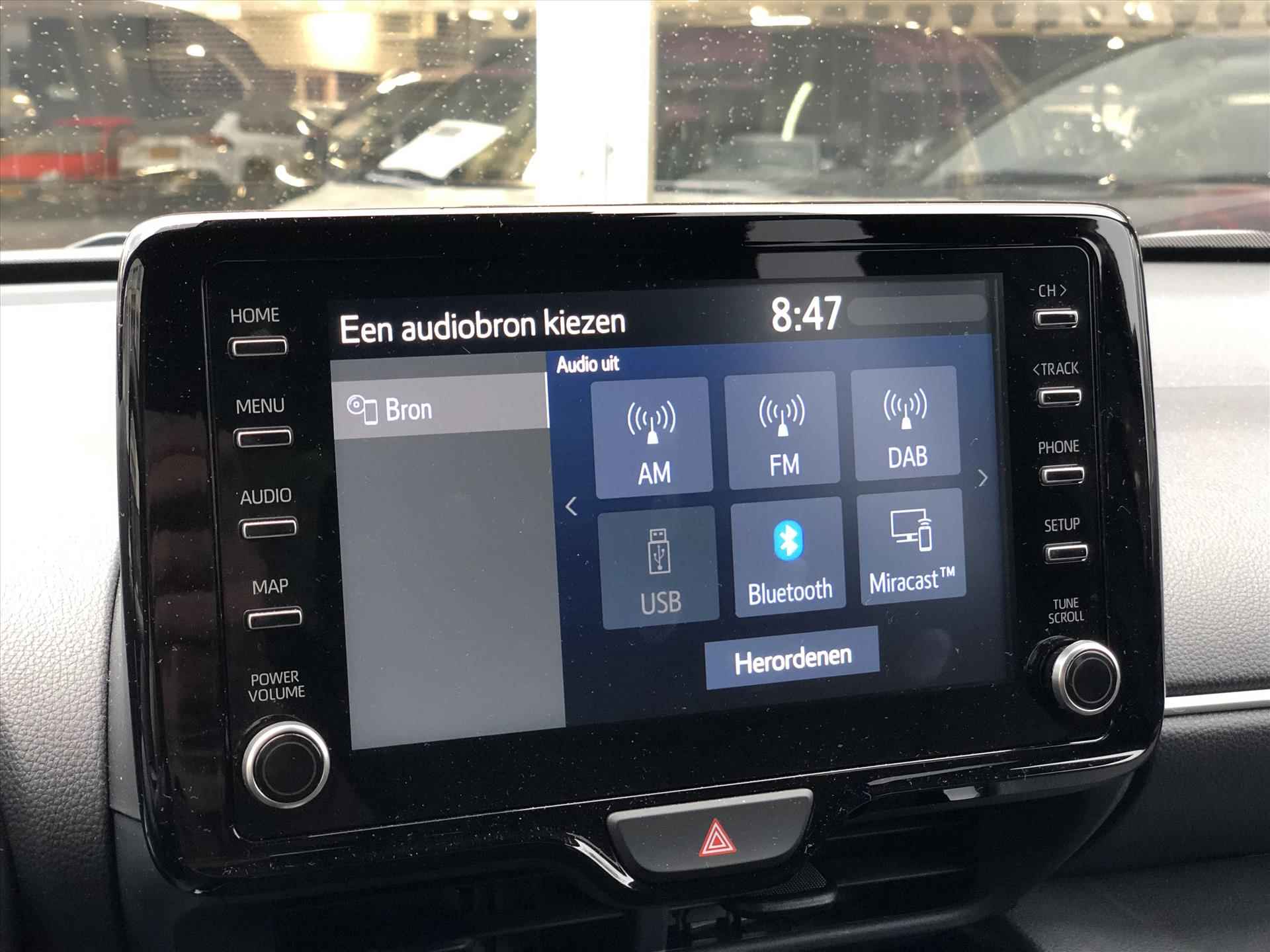 Toyota Yaris Cross 1.5 Hybrid Dynamic | Trekhaak, Apple CarPlay/Android Auto, 17 inch, Keyless, Parkeercamera, LED - 29/34