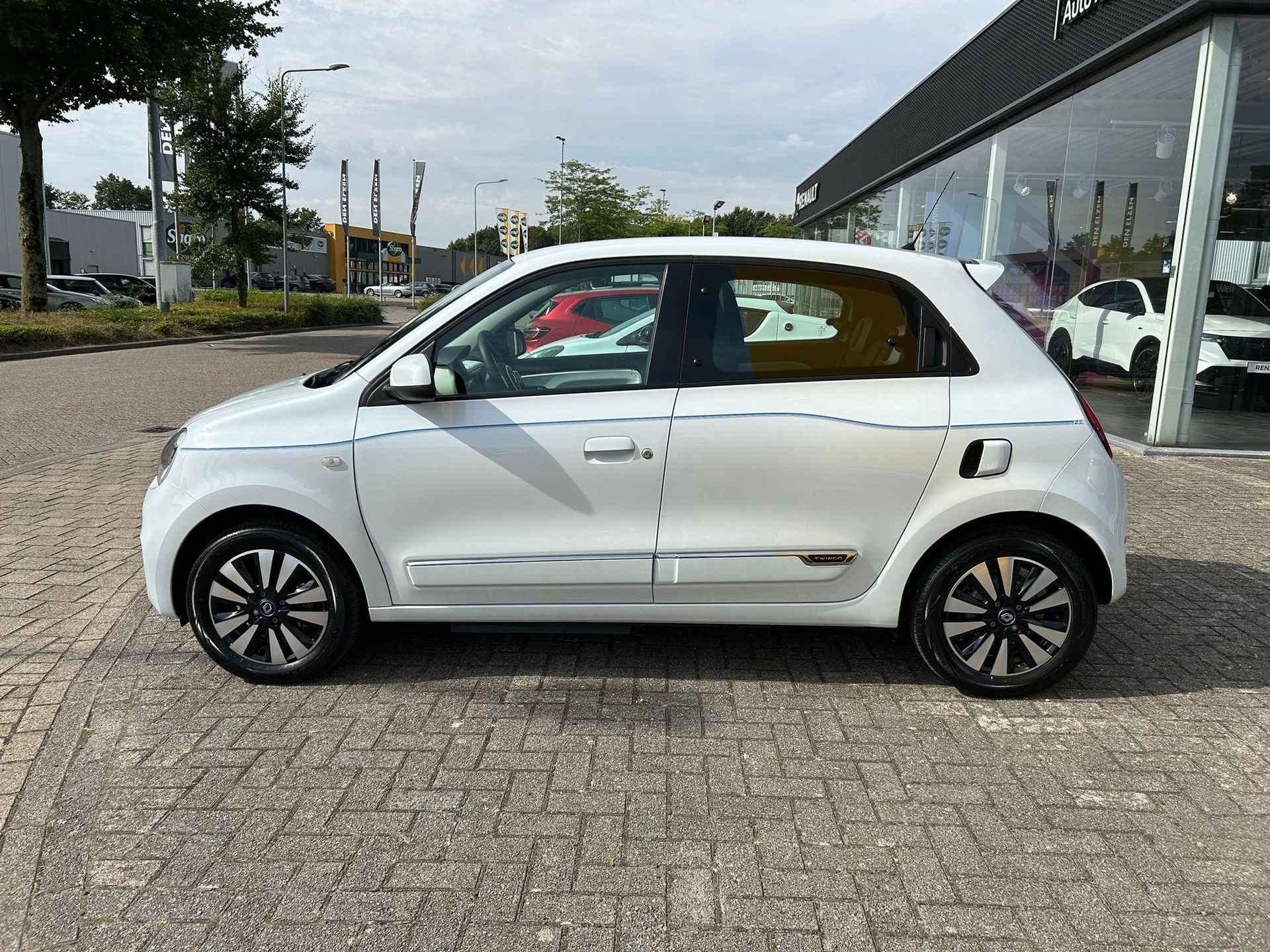 Renault Twingo Z.E. R80 Intens | 100% Elektrisch | €.2.000,- Overheidssubsidie Beschikbaar ! - 2/24