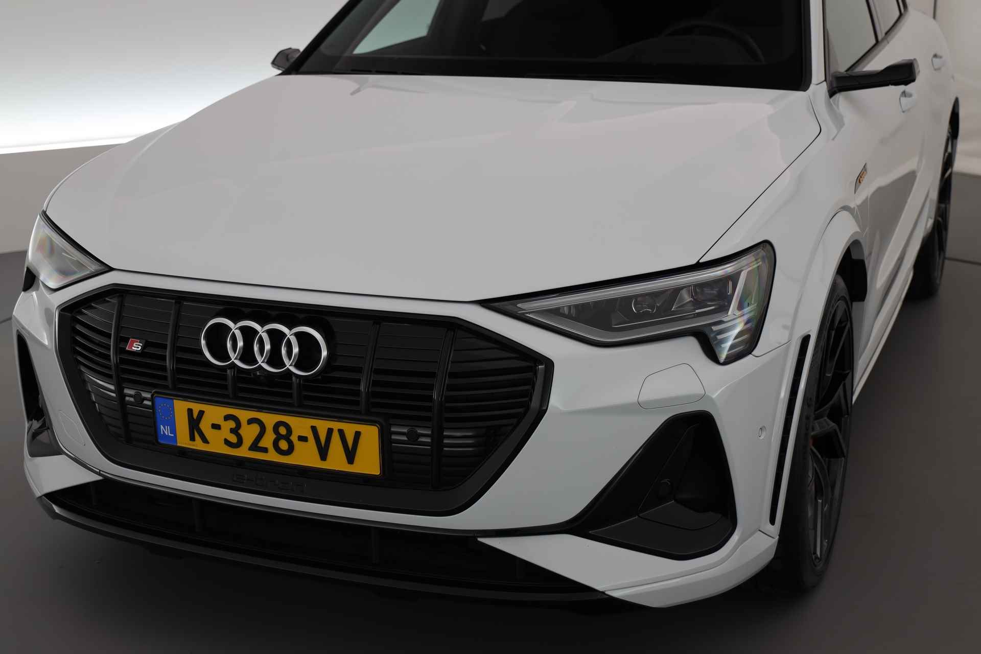 Audi e-tron Sportback S Quattro 504pk | Incl. BTW | Nachtzicht | Panodak | B&O | Head Up | Tour Pack | Virtual Mirrors | Carbon int. | - 2/50