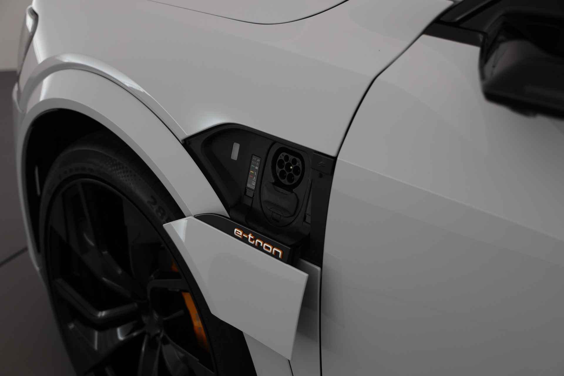 Audi e-tron Sportback S Quattro 504pk | Incl. BTW | Nachtzicht | Panodak | B&O | Head Up | Tour Pack | Virtual Mirrors | Carbon int. | - 9/50