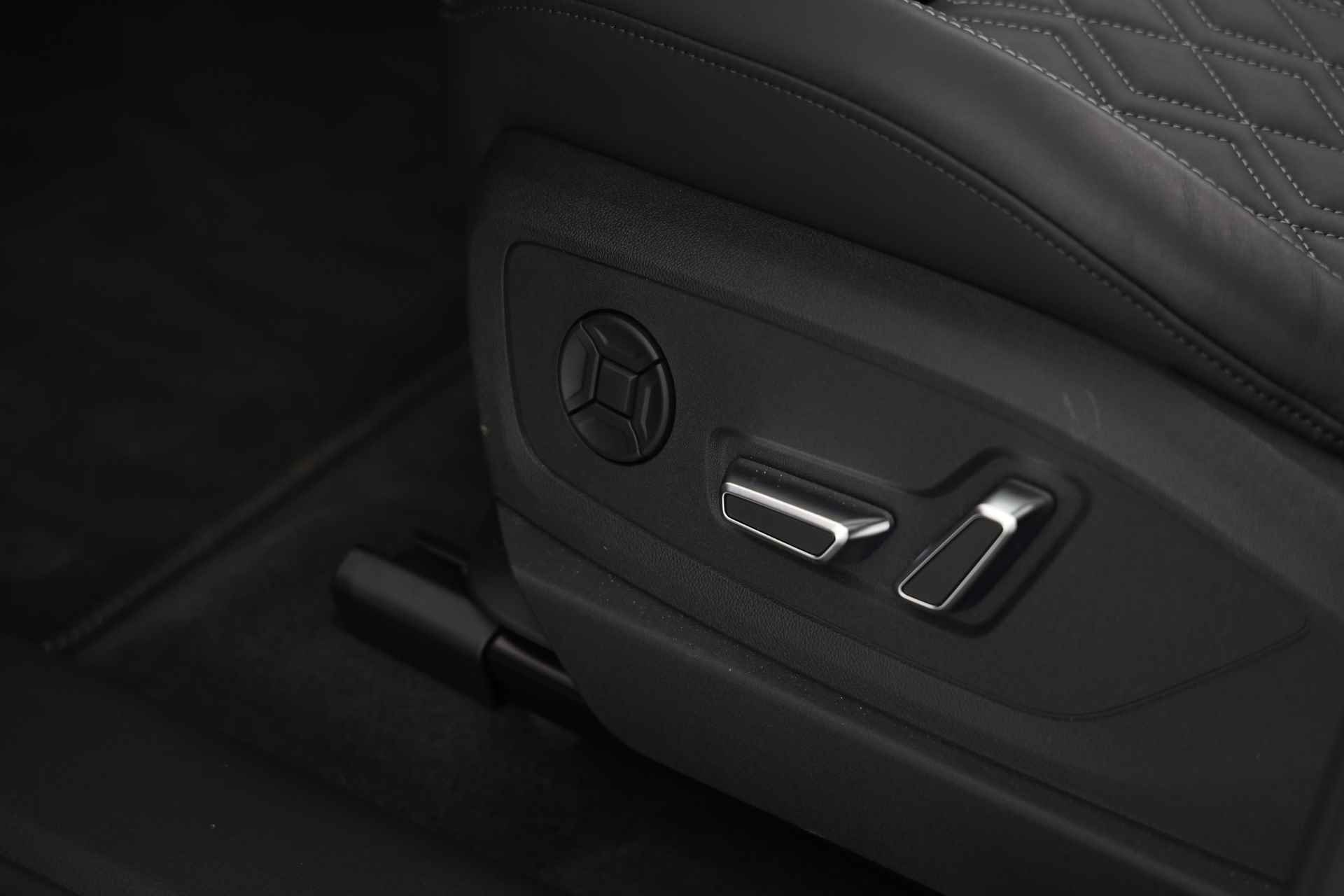 Audi e-tron Sportback S Quattro 504pk | Incl. BTW | Nachtzicht | Panodak | B&O | Head Up | Tour Pack | Virtual Mirrors | Carbon int. | - 16/50