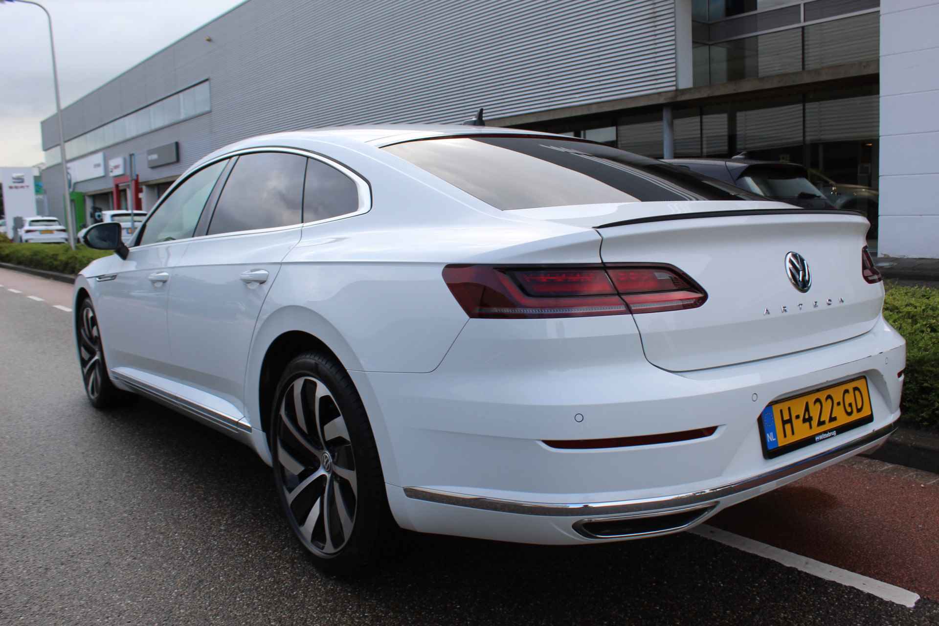 Volkswagen Arteon 2.0 TSI Business R Exclusive DSG/ Digitale Cockpit/ Led/ Panoramadak/ R line Int. + Ext/ do Glas/ Elec.Klep/ Camera/ Parkeersensor V. + A. /19 lmv/ - 9/36