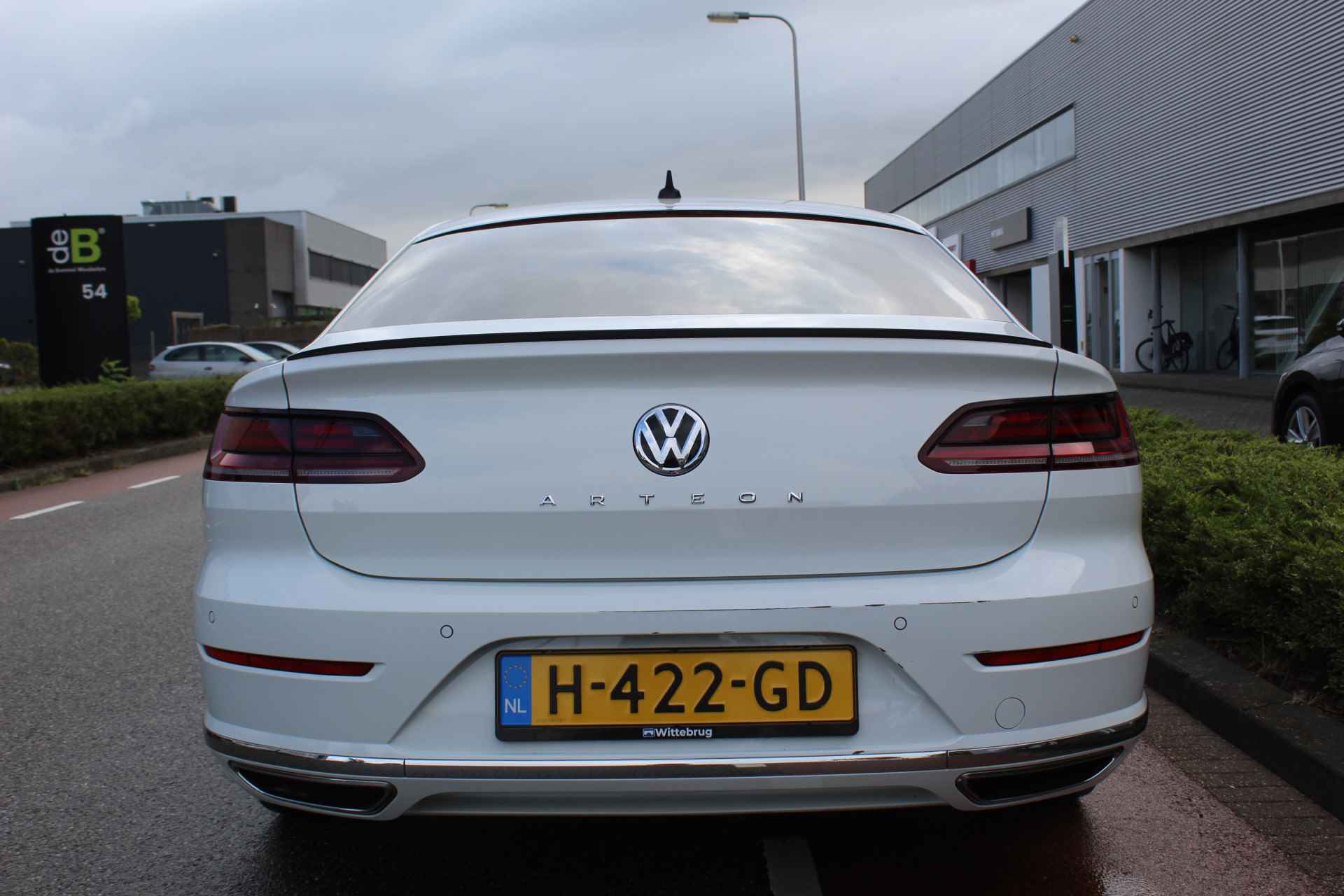 Volkswagen Arteon 2.0 TSI Business R Exclusive DSG/ Digitale Cockpit/ Led/ Panoramadak/ R line Int. + Ext/ do Glas/ Elec.Klep/ Camera/ Parkeersensor V. + A. /19 lmv/ - 10/36