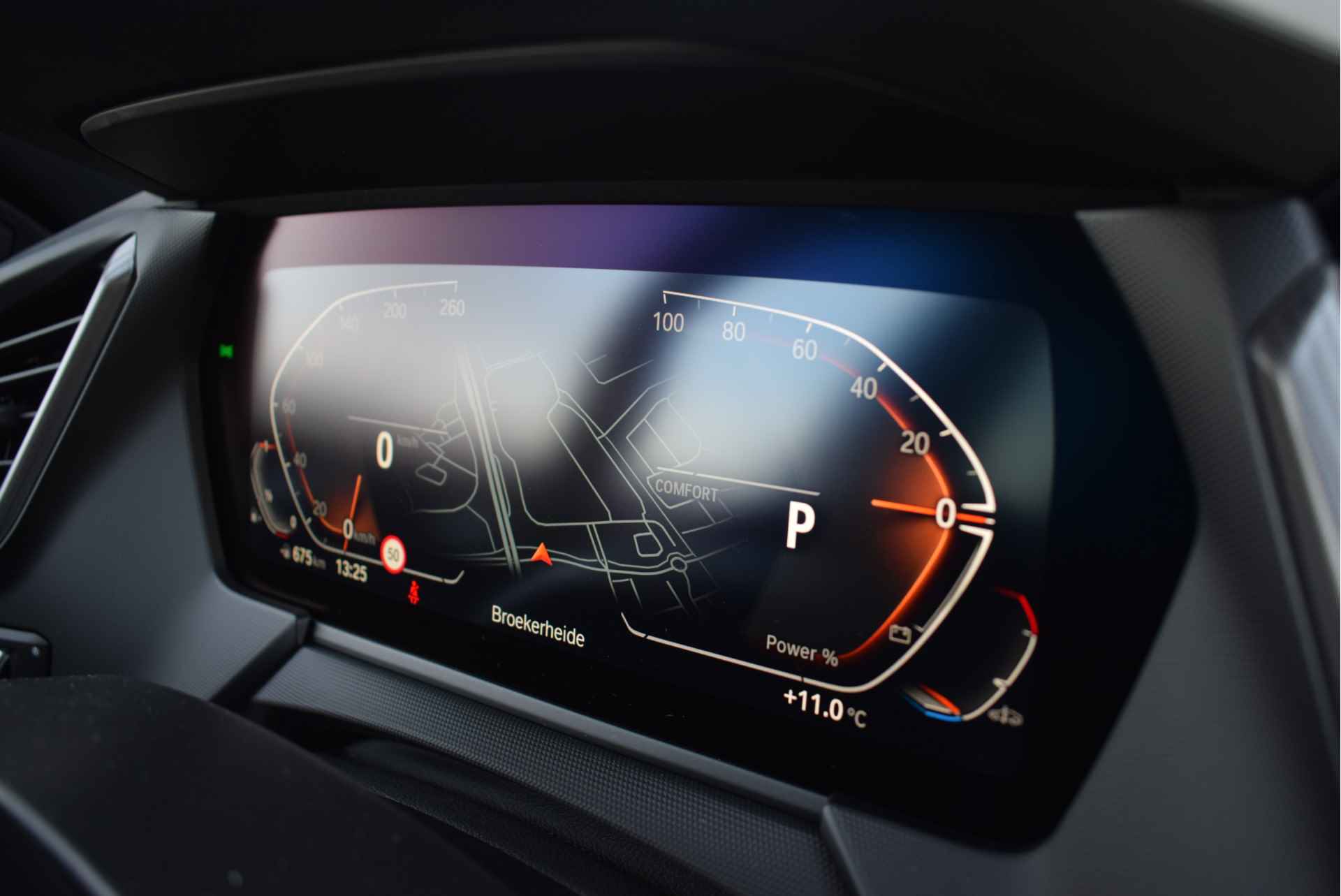 BMW 1-serie 118i High Executive M Sport Automaat / Panoramadak / Sportstoelen / LED / M Sportonderstel / Parking Assistant / Live Cockpit Professional / Stoelverwarming - 27/28
