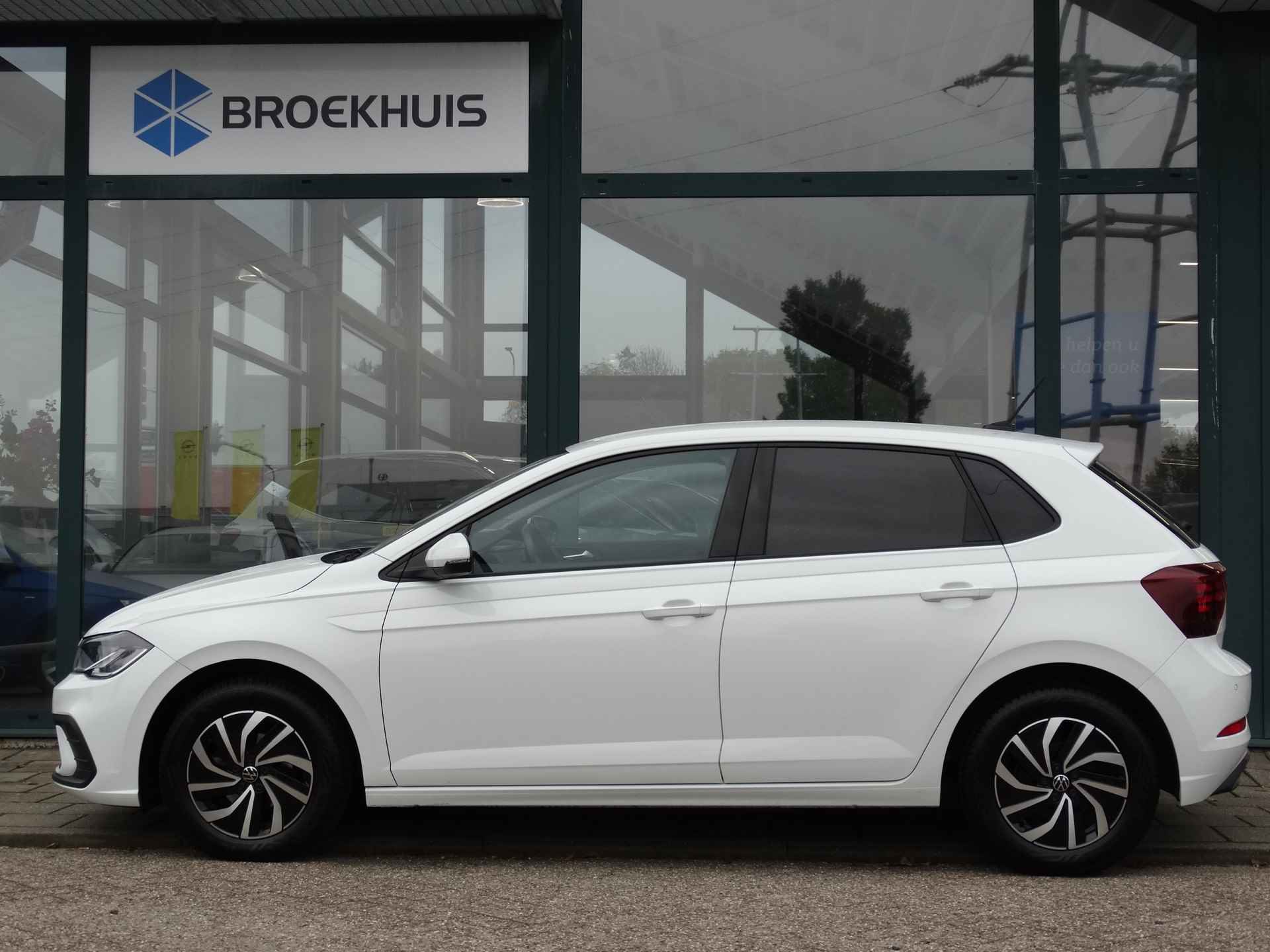 Volkswagen Polo 1.0 TSI 95PK 7-DSG Life Business | Stoelverwarming | Achteruitrijcamera | Navigatie | - 2/24