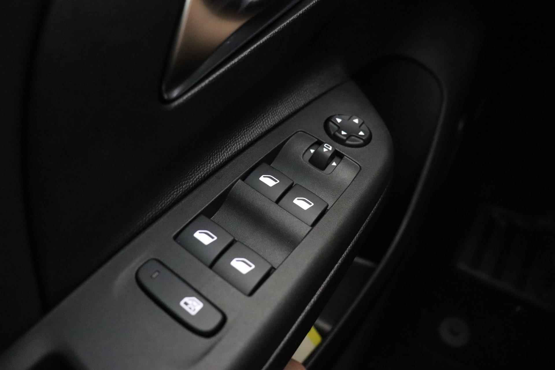 Opel Corsa-e GS Line 50 kWh 3 Fase | Navigatie | Camera | Climate Control | Lichtmetalen Velgen | Donkere ramen achter | Uit voorraad leverbaar! - 19/33