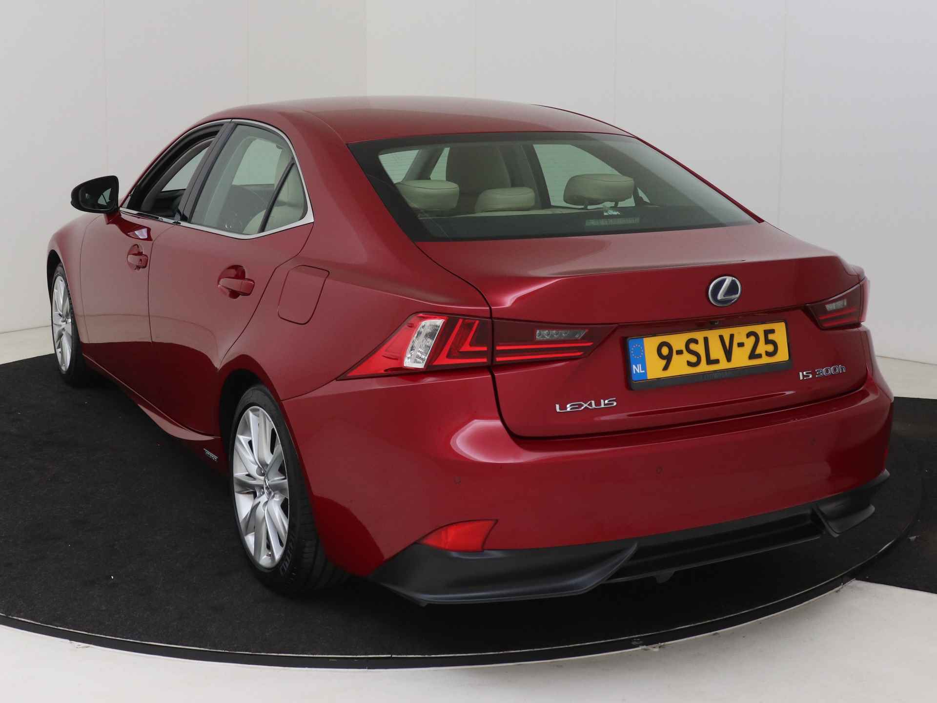 Lexus IS 300h First Edition | Stoelverwarming | Premium Navigatie | Stuurverwarming | - 15/43