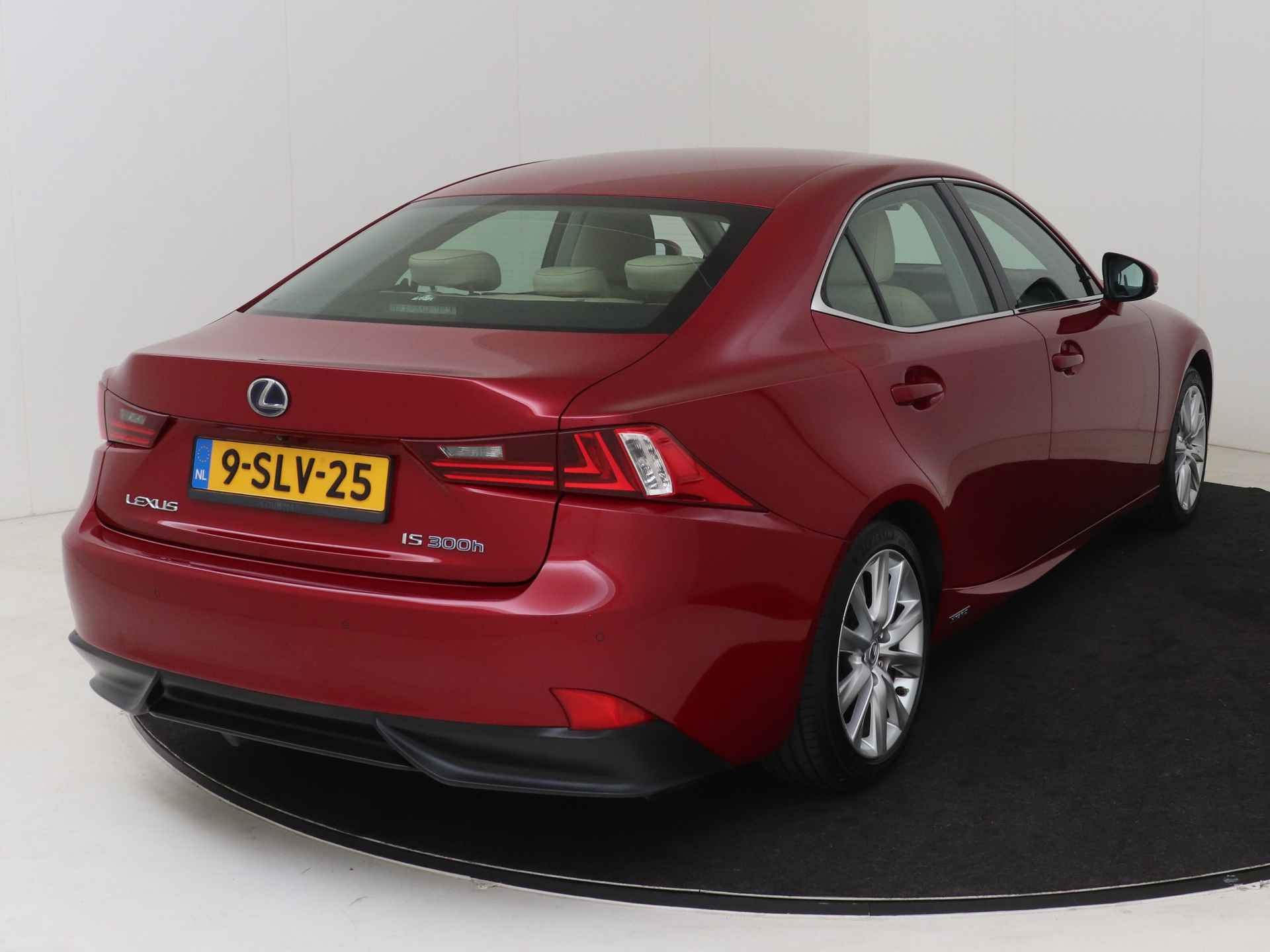 Lexus IS 300h First Edition | Stoelverwarming | Premium Navigatie | Stuurverwarming | - 16/43