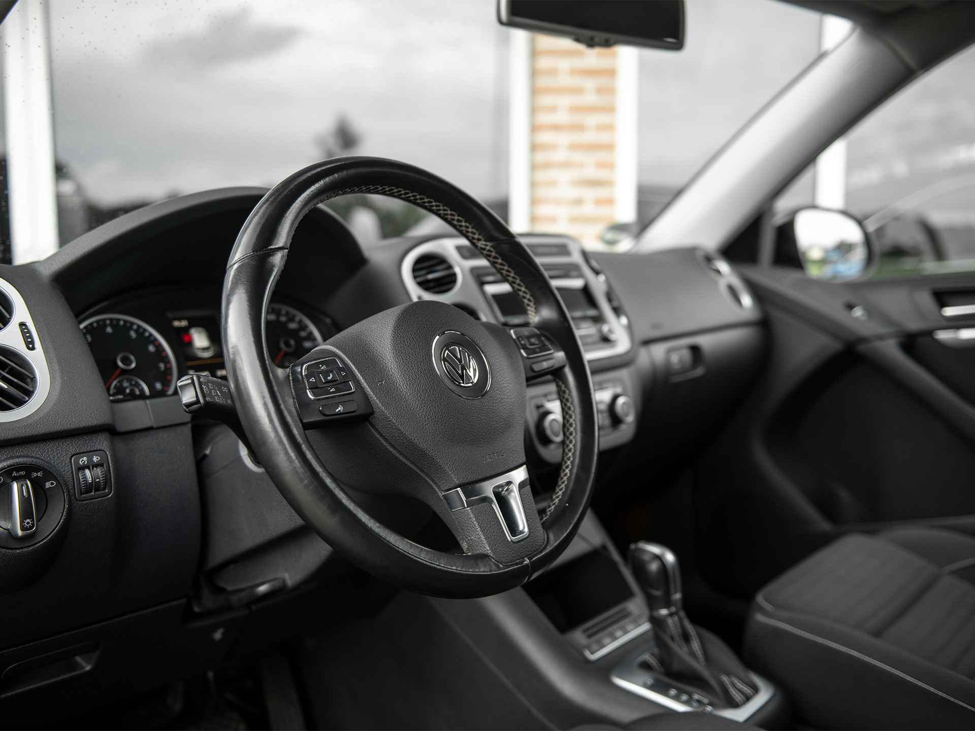 Volkswagen Tiguan 1.4TSi DSG6 Cup Sport&Style | Trekhaak 1.800kg. | 2e eigenaar | Climate Control | Stoelverwarming | Parkeer pakket | Winter-pakket | Koplampsproeiers | Multifunctioneel lederen stuurwiel - 4/47