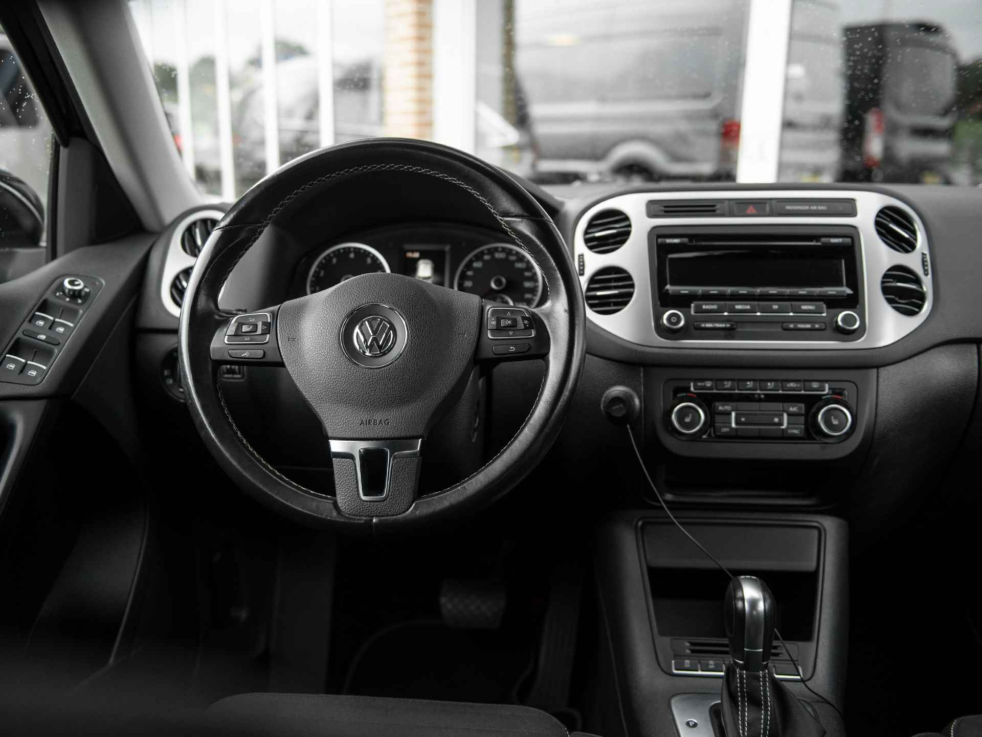 Volkswagen Tiguan 1.4TSi DSG6 Cup Sport&Style | Trekhaak 1.800kg. | 2e eigenaar | Climate Control | Stoelverwarming | Parkeer pakket | Winter-pakket | Koplampsproeiers | Multifunctioneel lederen stuurwiel - 10/47