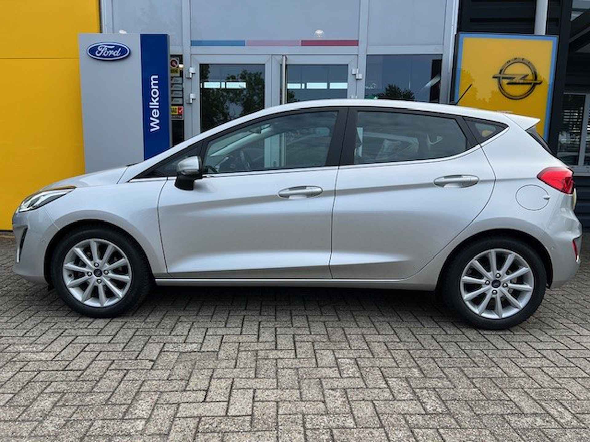 Ford Fiesta 1.0 100 PK Titanium | NAVIGATIE| CLIMATE CONTROL| CRUISE CONTROL| DAB+| PARKEERSENSOREN| 4 SEIZOENEN - 4/31