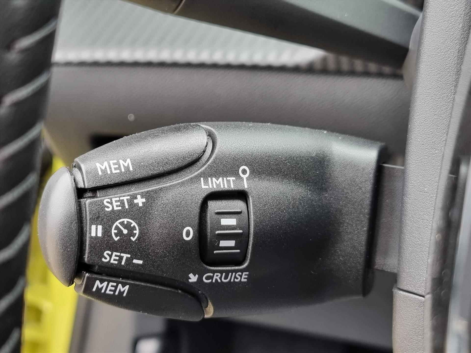 PEUGEOT e-208 EV 50kWh 136pk Style | Stoelverwarming | Keyless | Apple Carplay/Android Auto | Parkeersensoren | - 25/43
