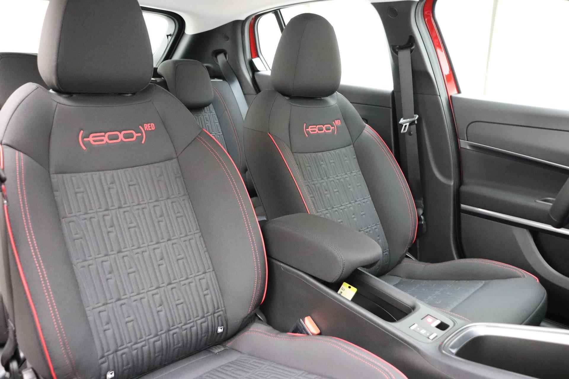 Fiat 600e RED 54 kWh | Apple Carplay/Android auto | LED verlichting | Adaptieve cruise control | Lane Assist | Informeer naar de beschikbaarheid | - 11/40
