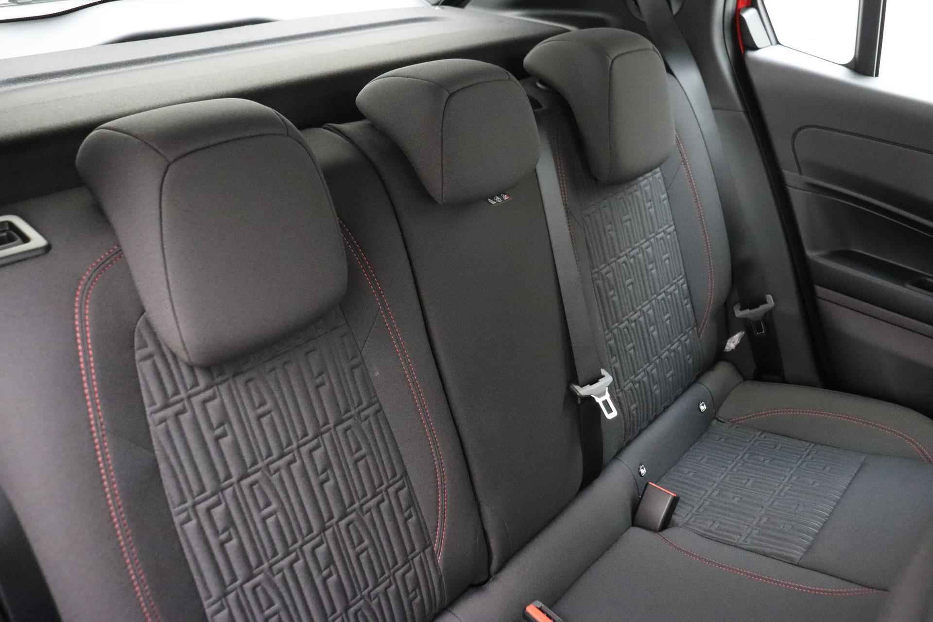 Fiat 600e RED 54 kWh | Apple Carplay/Android auto | LED verlichting | Adaptieve cruise control | Lane Assist | Informeer naar de beschikbaarheid | - 17/40