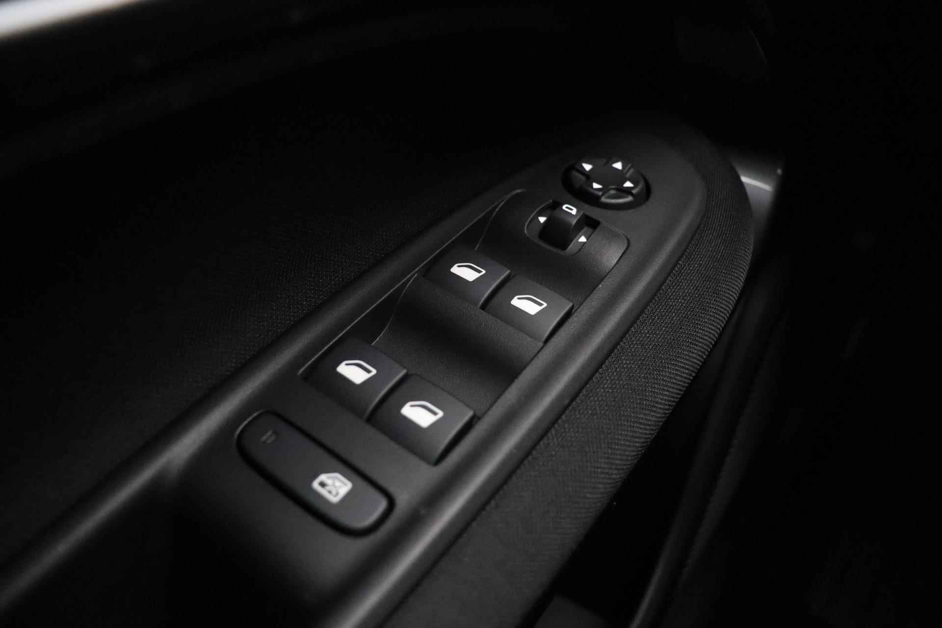 Fiat 600e RED 54 kWh | Apple Carplay/Android auto | LED verlichting | Adaptieve cruise control | Lane Assist | Informeer naar de beschikbaarheid | - 20/40