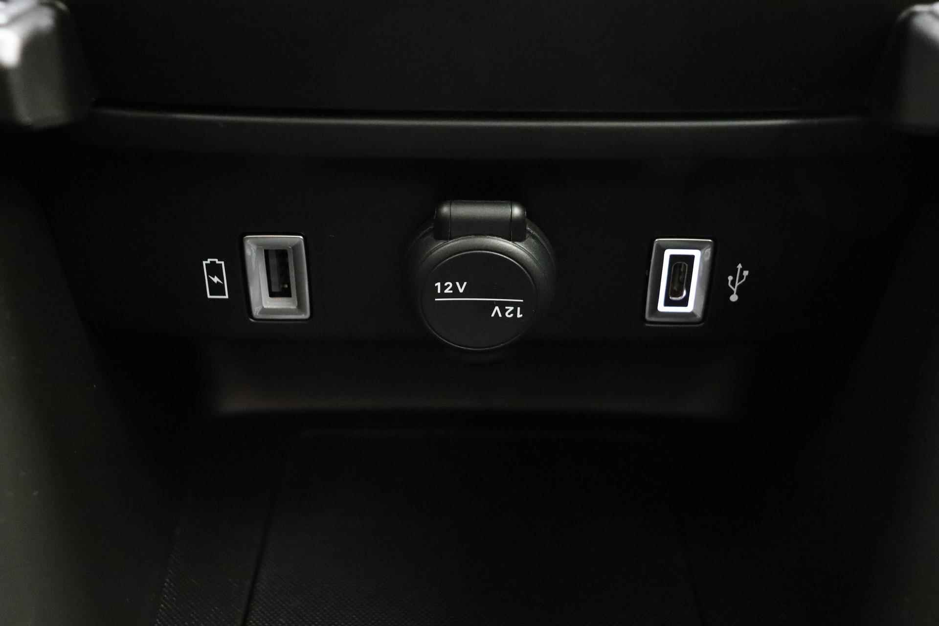 Fiat 600e RED 54 kWh | Apple Carplay/Android auto | LED verlichting | Adaptieve cruise control | Lane Assist | Informeer naar de beschikbaarheid | - 30/40