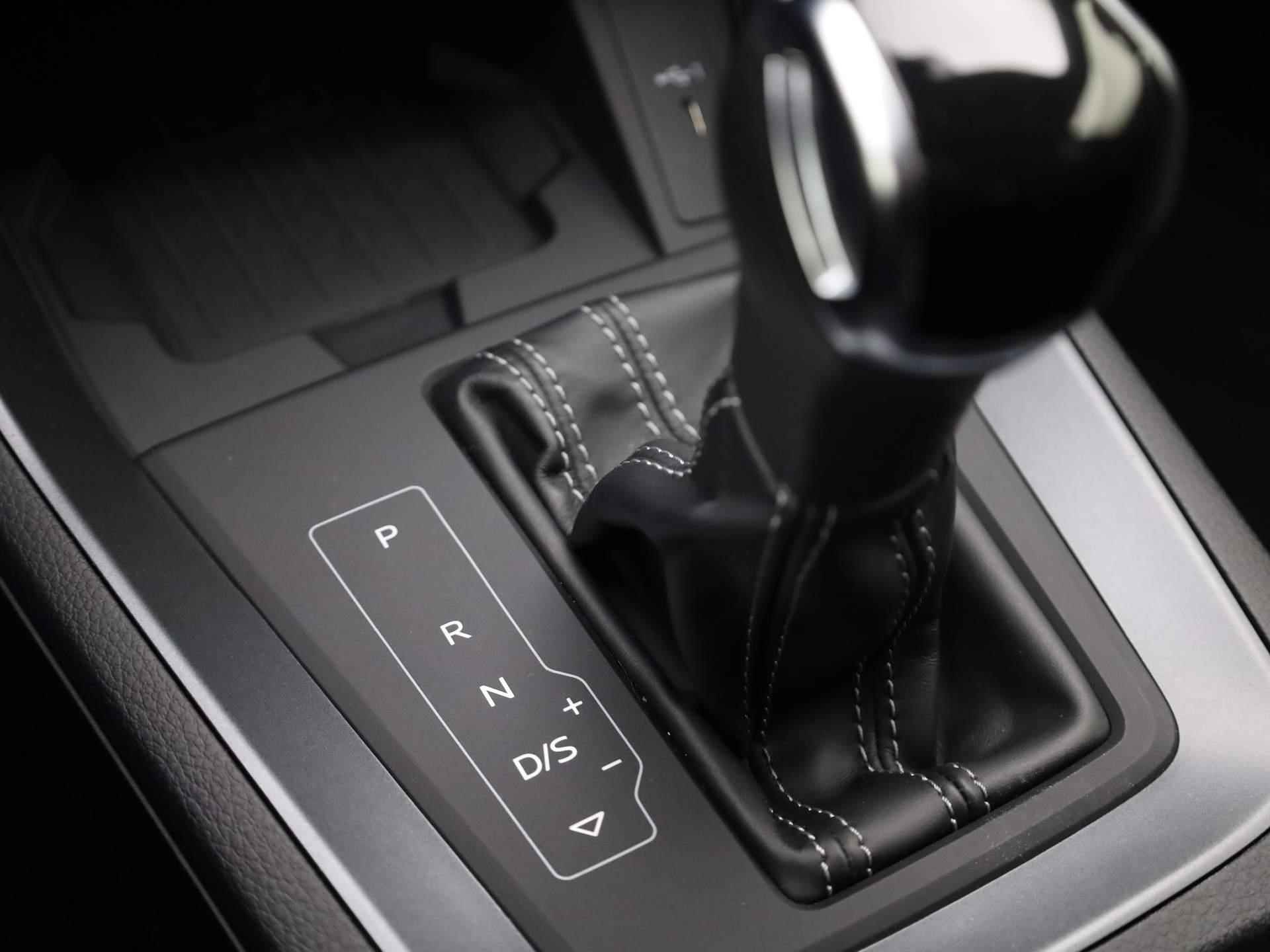 Audi Q3 45 TFSIe/245PK S Line · Drive select · Parkeersensoren + camera · Stoelverwarming - 13/40