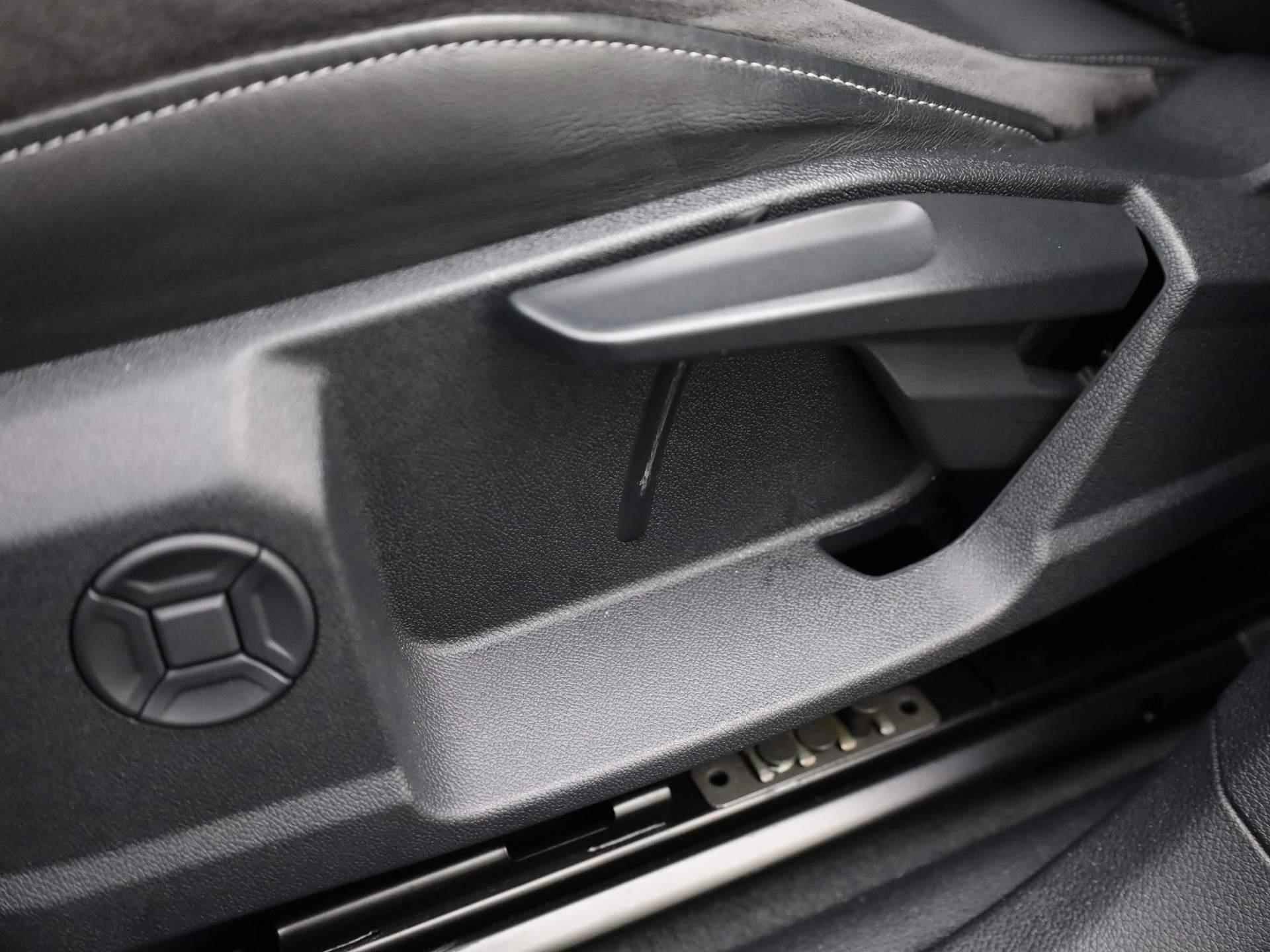 Audi Q3 45 TFSIe/245PK S Line · Drive select · Parkeersensoren + camera · Stoelverwarming - 19/40