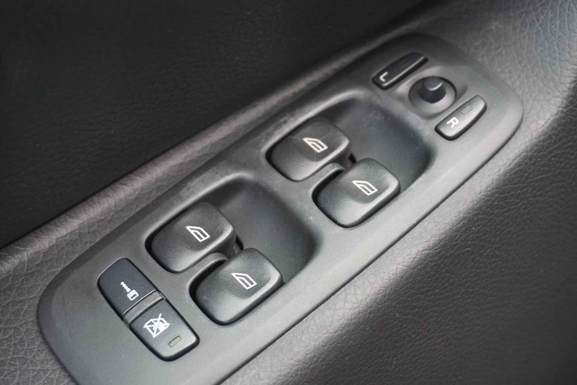 Volvo XC90 3.2 Sport 5p. | Bi-Xenon | Leder | Bluetooth | Parkeersensoren | Navigatie | Memory stoel | verwarmde voorstoelen | - 12/28