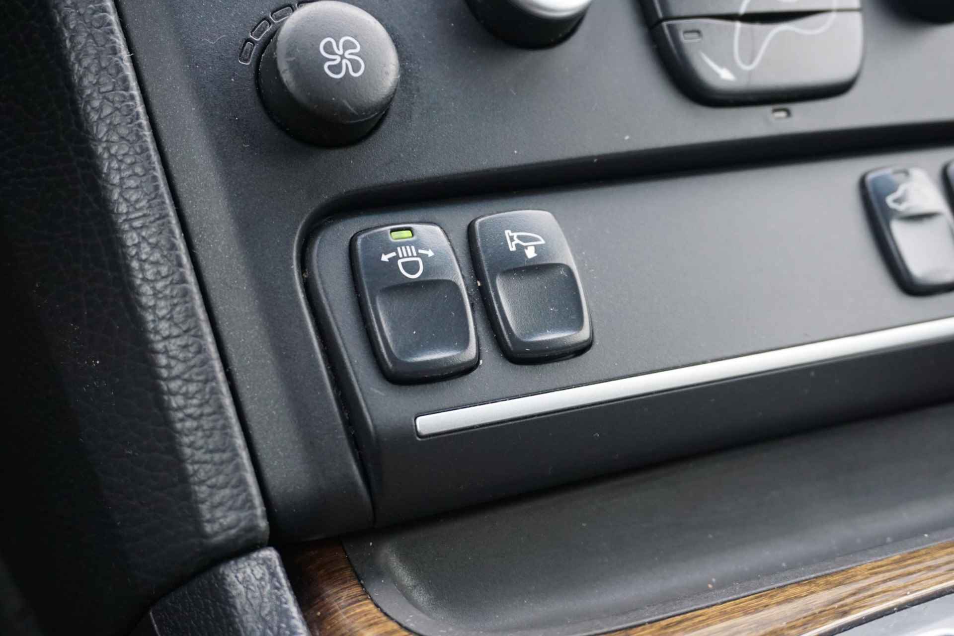 Volvo XC90 3.2 Sport 5p. | Bi-Xenon | Leder | Bluetooth | Parkeersensoren | Navigatie | Memory stoel | verwarmde voorstoelen | - 22/28