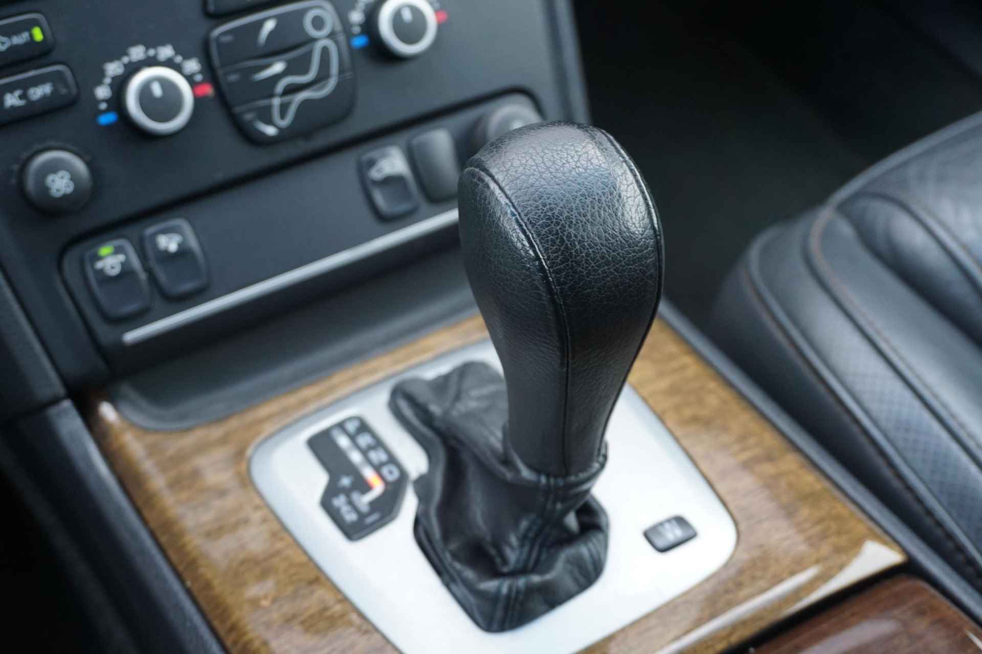 Volvo XC90 3.2 Sport 5p. | Bi-Xenon | Leder | Bluetooth | Parkeersensoren | Navigatie | Memory stoel | verwarmde voorstoelen | - 23/28