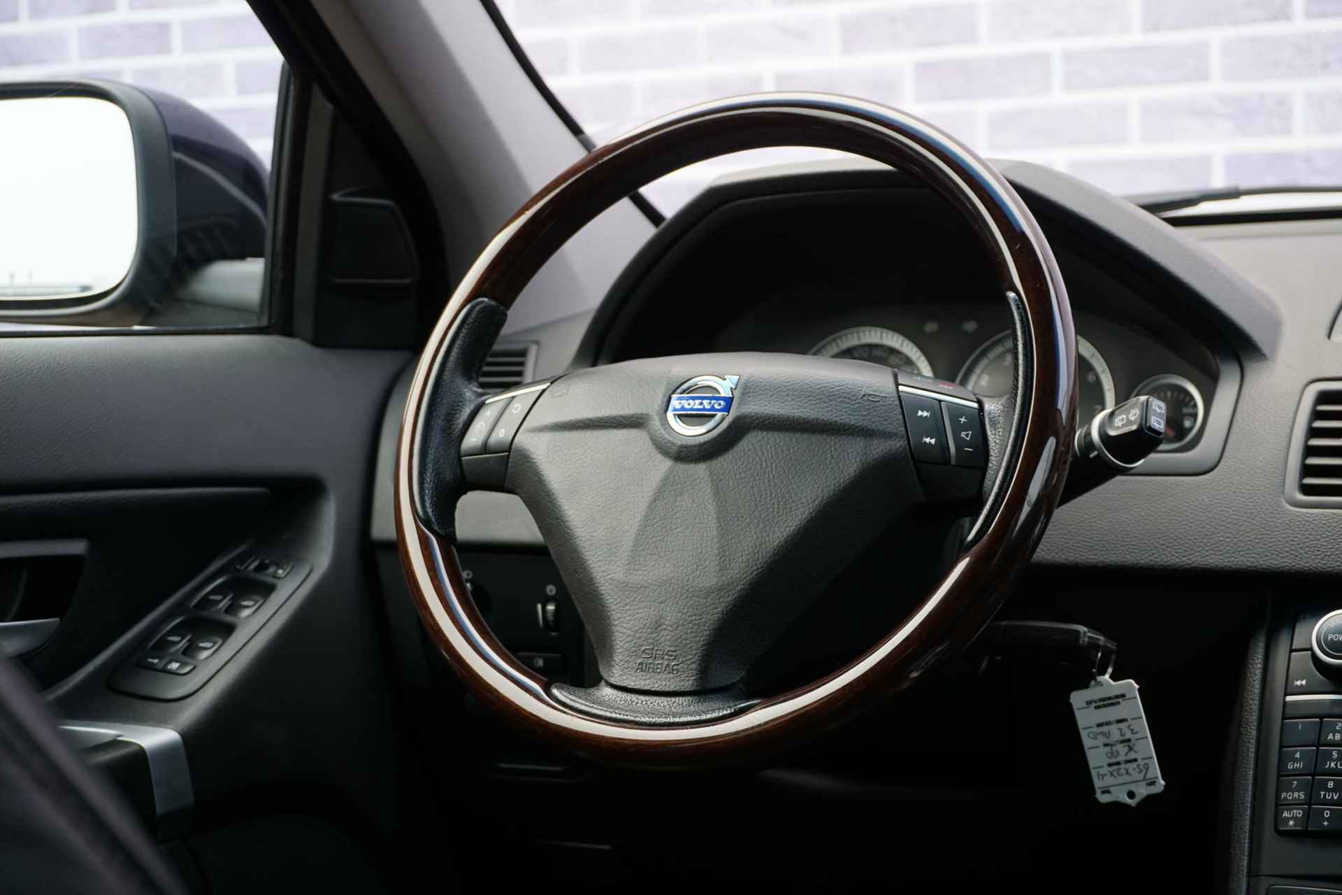 Volvo XC90 3.2 Sport 5p. | Bi-Xenon | Leder | Bluetooth | Parkeersensoren | Navigatie | Memory stoel | verwarmde voorstoelen | - 26/28