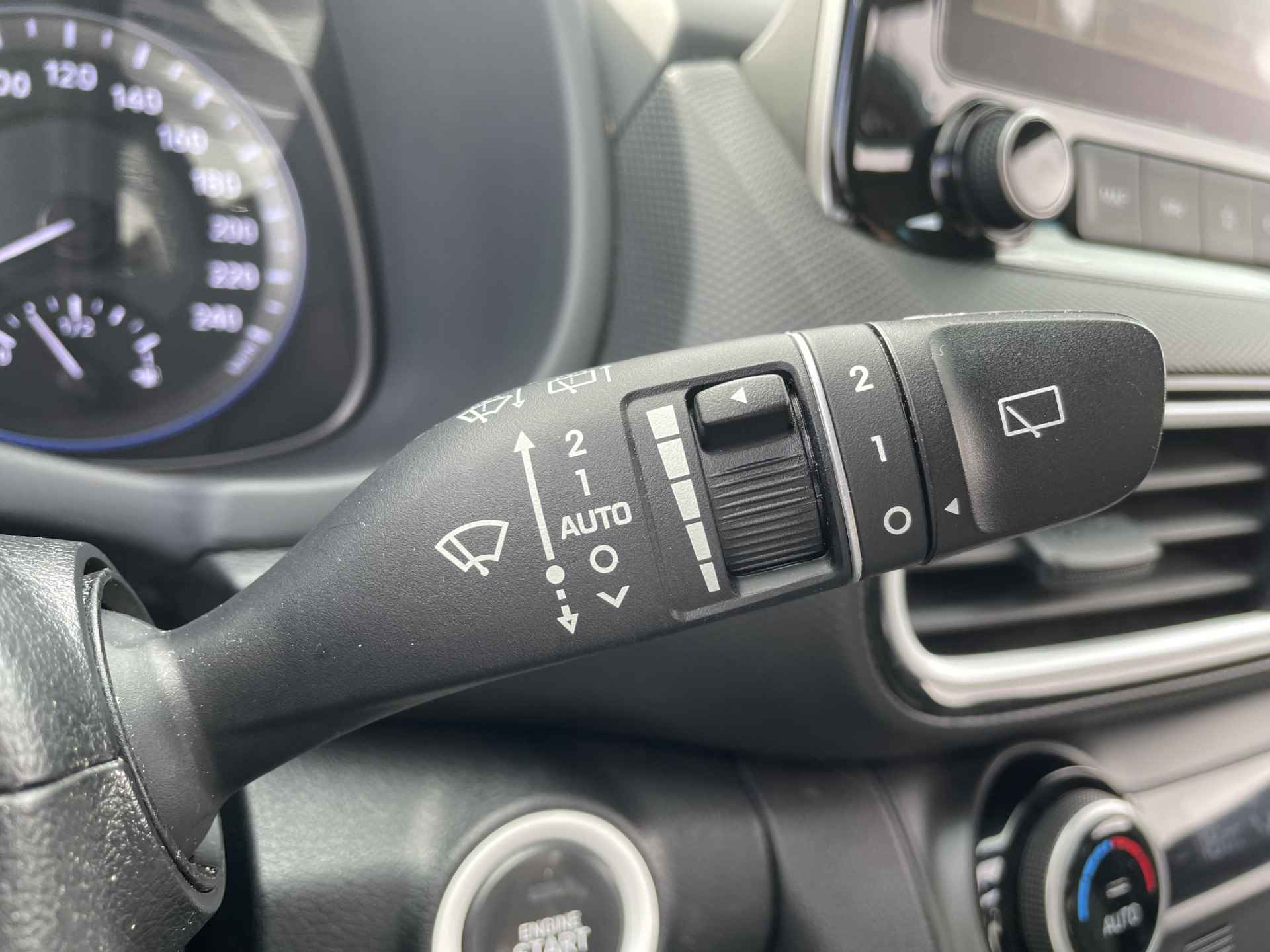 Hyundai KONA 1.6 GDI HEV Premium | Lederen interieur | Navigatie | Stoelverwarming | Rijklaarprijs! - 22/35