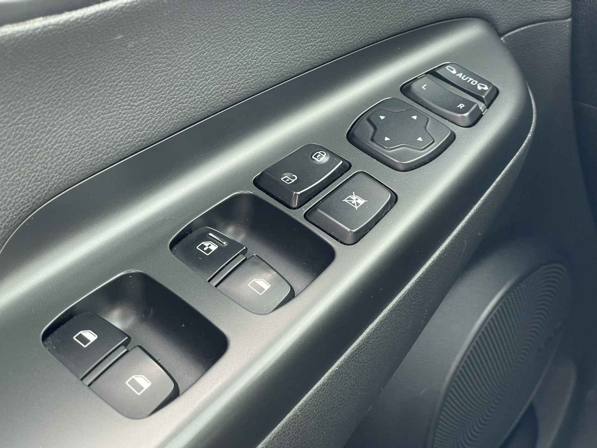 Hyundai KONA 1.6 GDI HEV Premium | Lederen interieur | Navigatie | Stoelverwarming | Rijklaarprijs! - 24/35