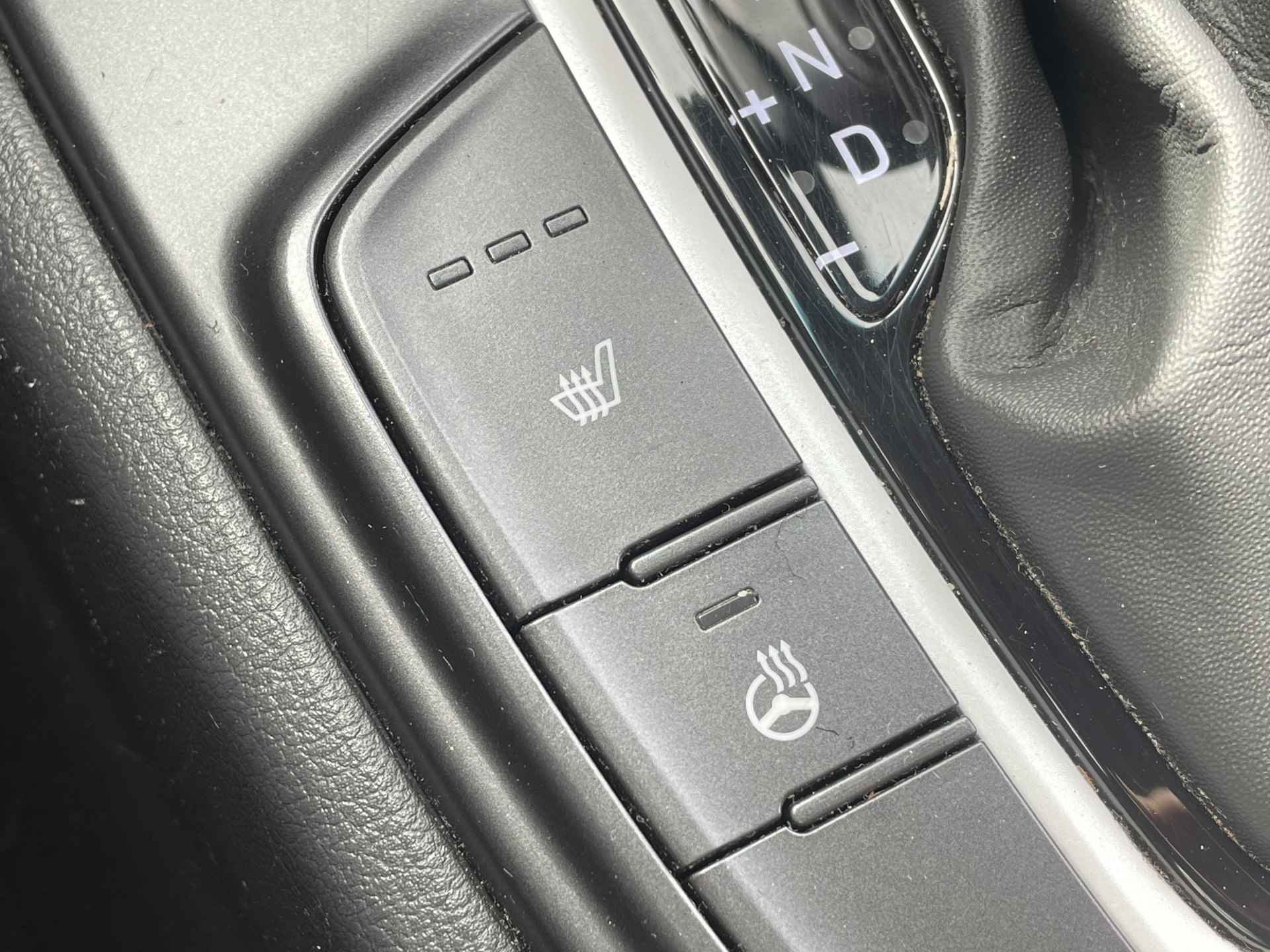 Hyundai KONA 1.6 GDI HEV Premium | Lederen interieur | Navigatie | Stoelverwarming | Rijklaarprijs! - 28/35