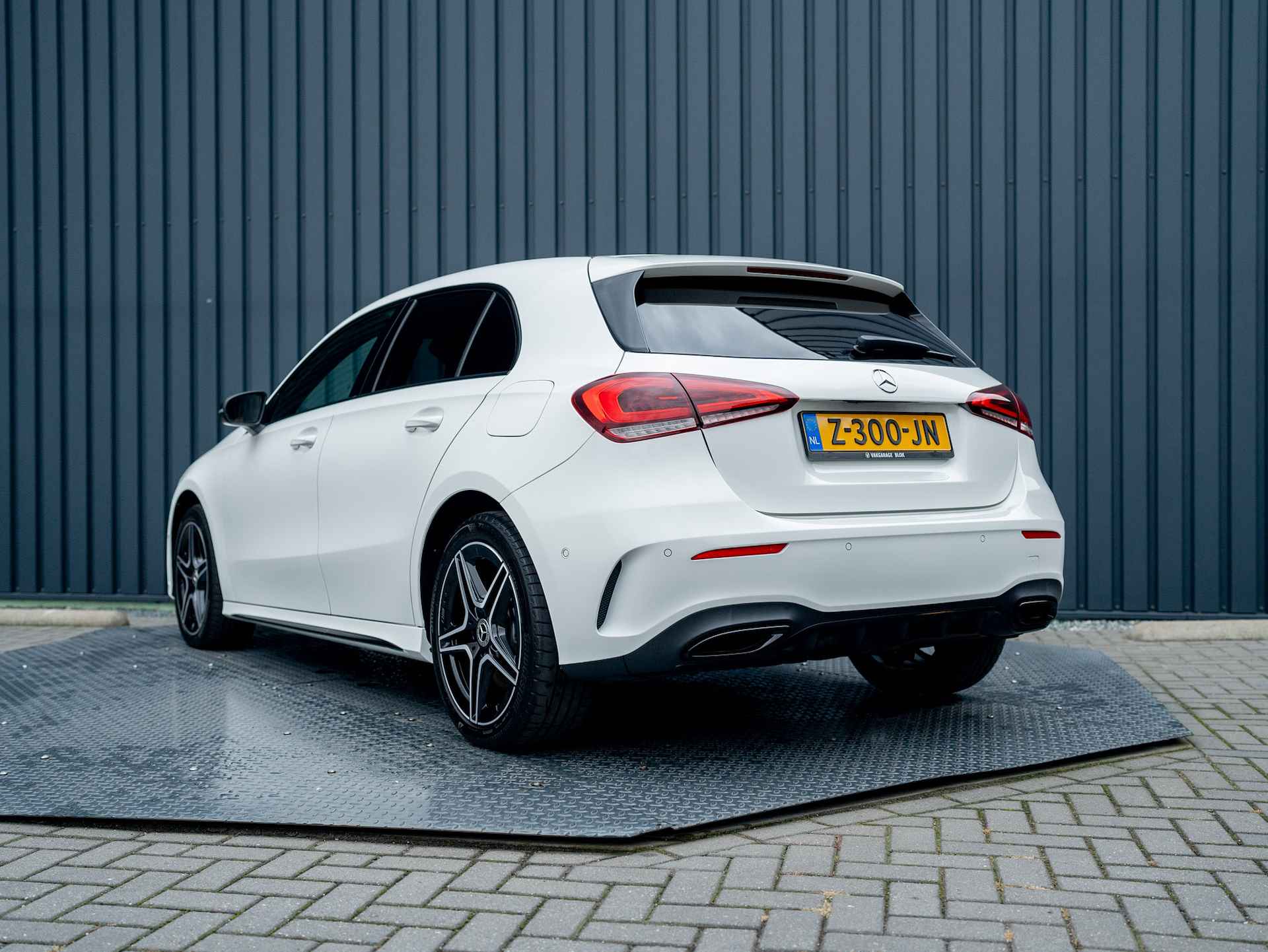 Mercedes-Benz A-Klasse 250 e Business Solution AMG Limited | Night pakket | Sfeer verlichting | Apple Carplay | Camera | Prijs Rijklaar!! - 5/57