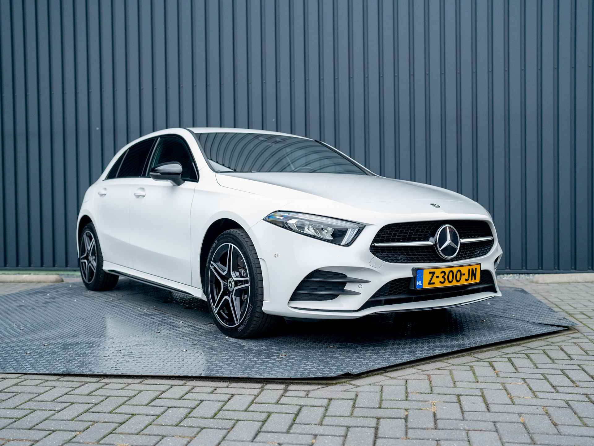 Mercedes-Benz A-Klasse 250 e Business Solution AMG Limited | Night pakket | Sfeer verlichting | Apple Carplay | Camera | Prijs Rijklaar!! - 22/57