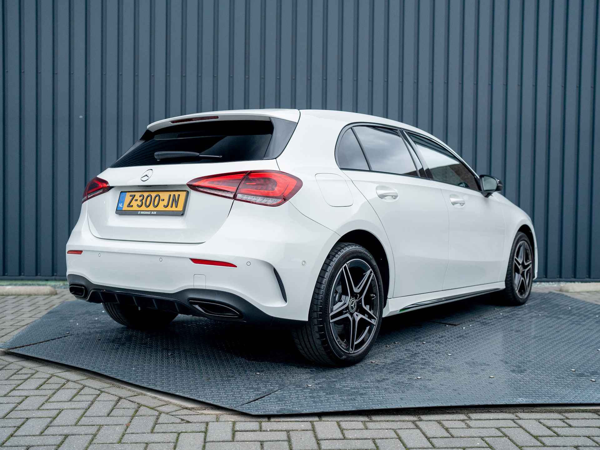 Mercedes-Benz A-Klasse 250 e Business Solution AMG Limited | Night pakket | Sfeer verlichting | Apple Carplay | Camera | Prijs Rijklaar!! - 24/57