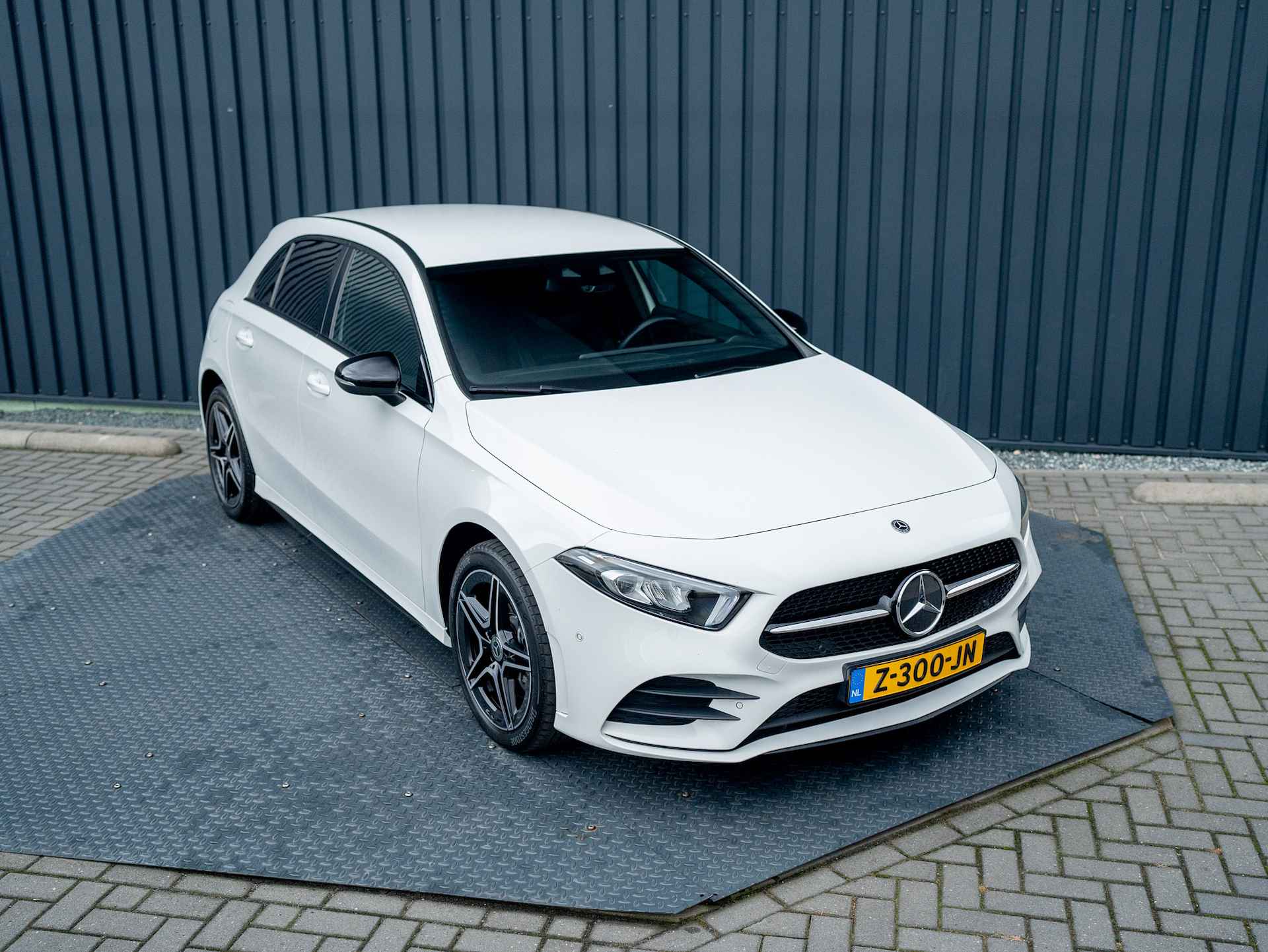 Mercedes-Benz A-Klasse 250 e Business Solution AMG Limited | Night pakket | Sfeer verlichting | Apple Carplay | Camera | Prijs Rijklaar!! - 48/57