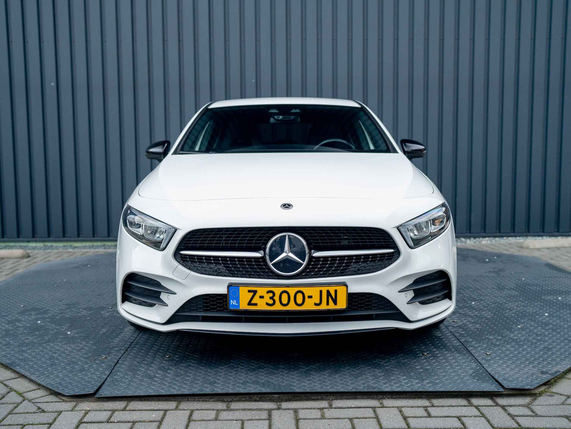 Mercedes-Benz A-Klasse 250 e Business Solution AMG Limited | Night pakket | Sfeer verlichting | Apple Carplay | Camera | Prijs Rijklaar!! - 50/57