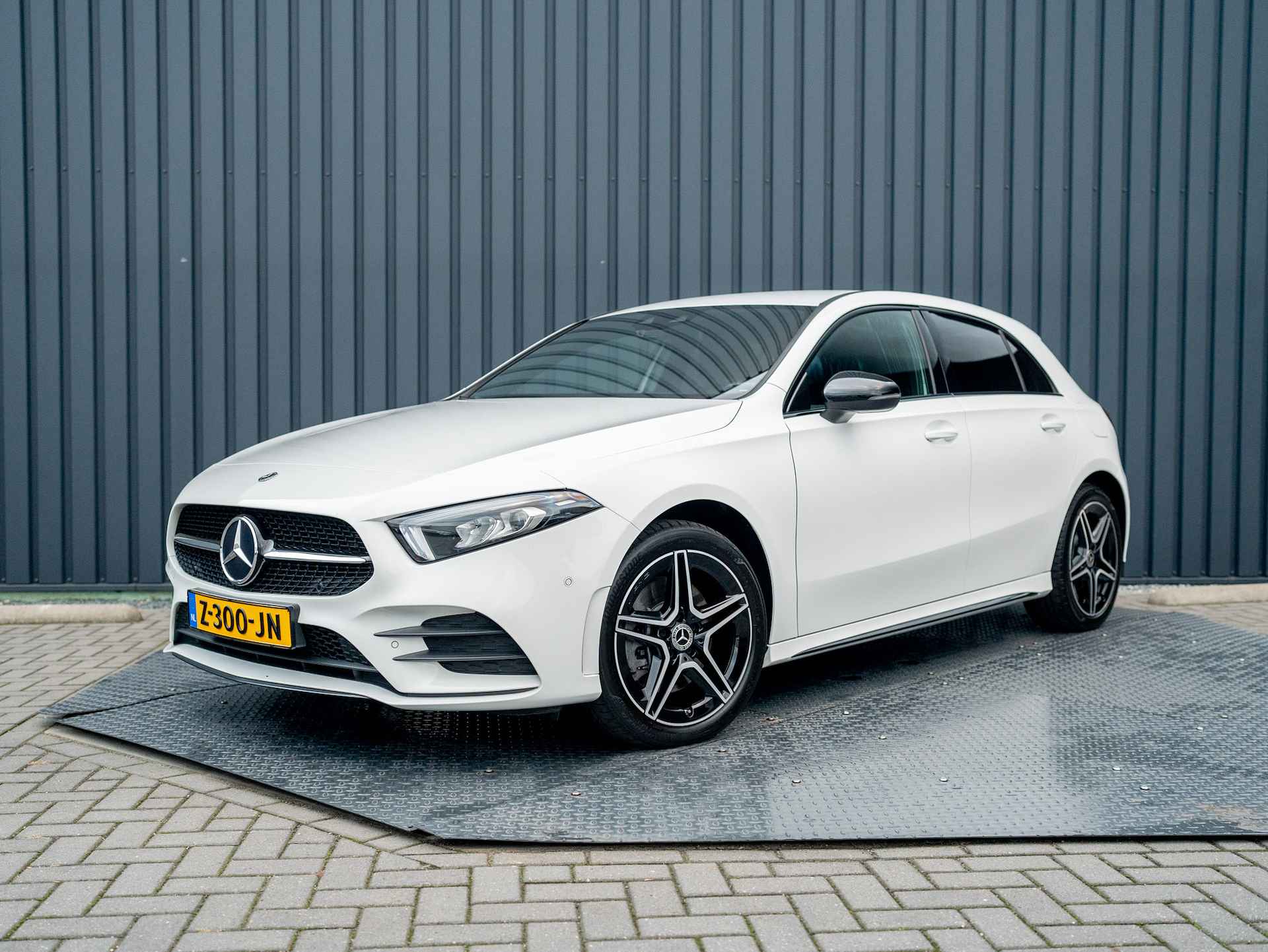 Mercedes-Benz A-Klasse 250 e Business Solution AMG Limited | Night pakket | Sfeer verlichting | Apple Carplay | Camera | Prijs Rijklaar!! - 52/57