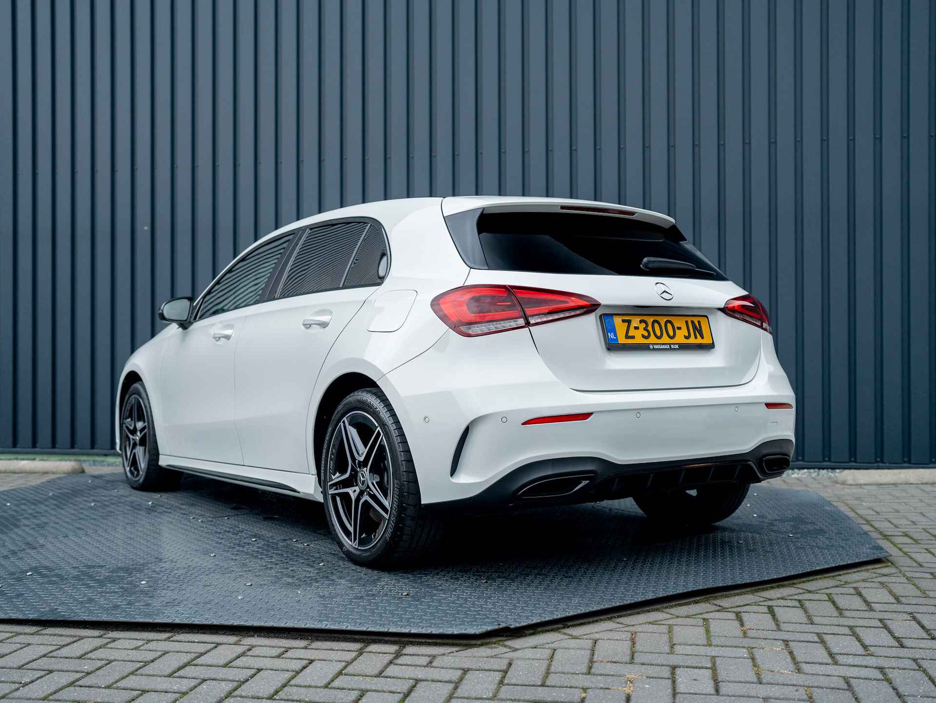 Mercedes-Benz A-Klasse 250 e Business Solution AMG Limited | Night pakket | Sfeer verlichting | Apple Carplay | Camera | Prijs Rijklaar!! - 53/57