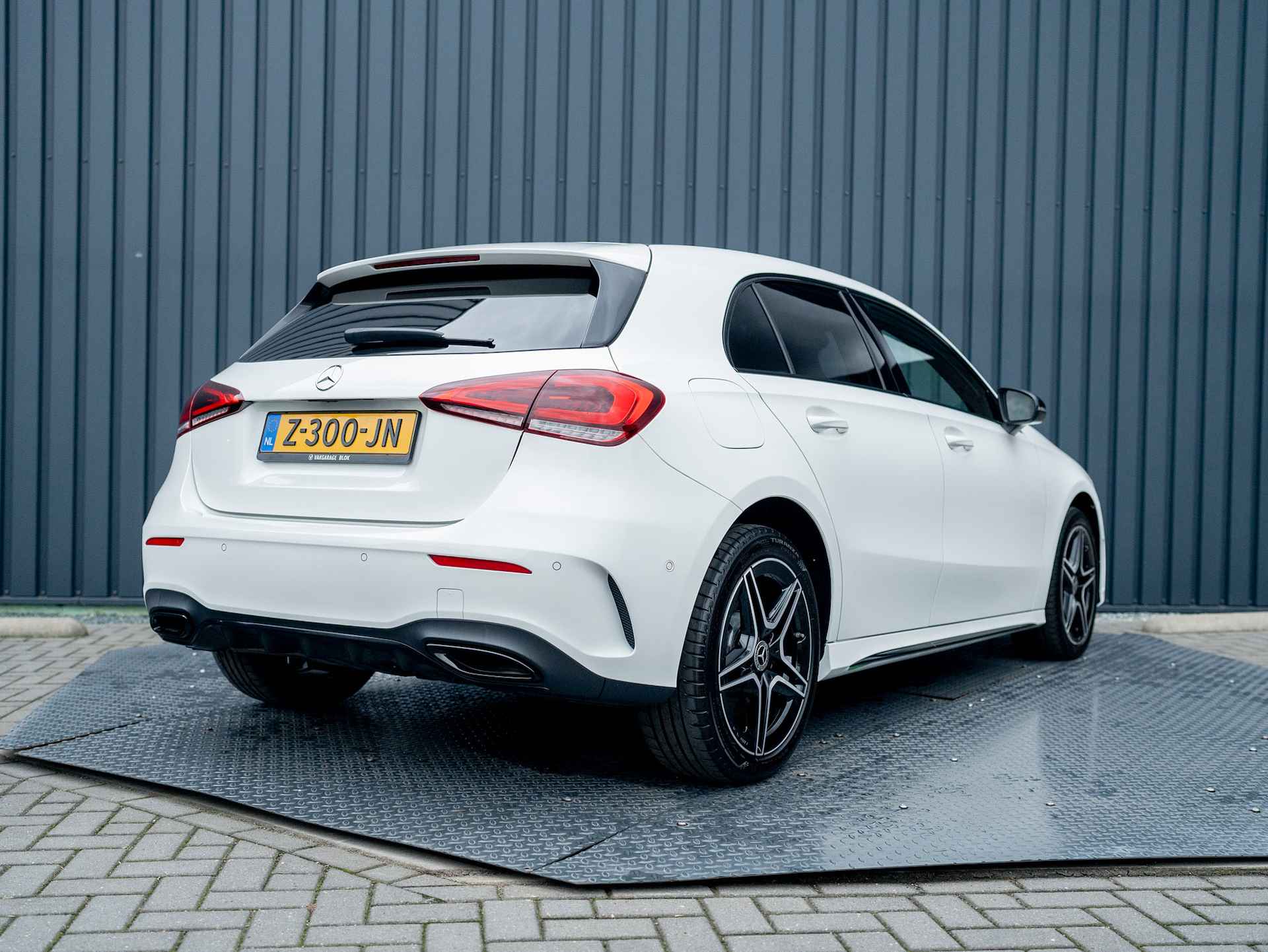 Mercedes-Benz A-Klasse 250 e Business Solution AMG Limited | Night pakket | Sfeer verlichting | Apple Carplay | Camera | Prijs Rijklaar!! - 55/57