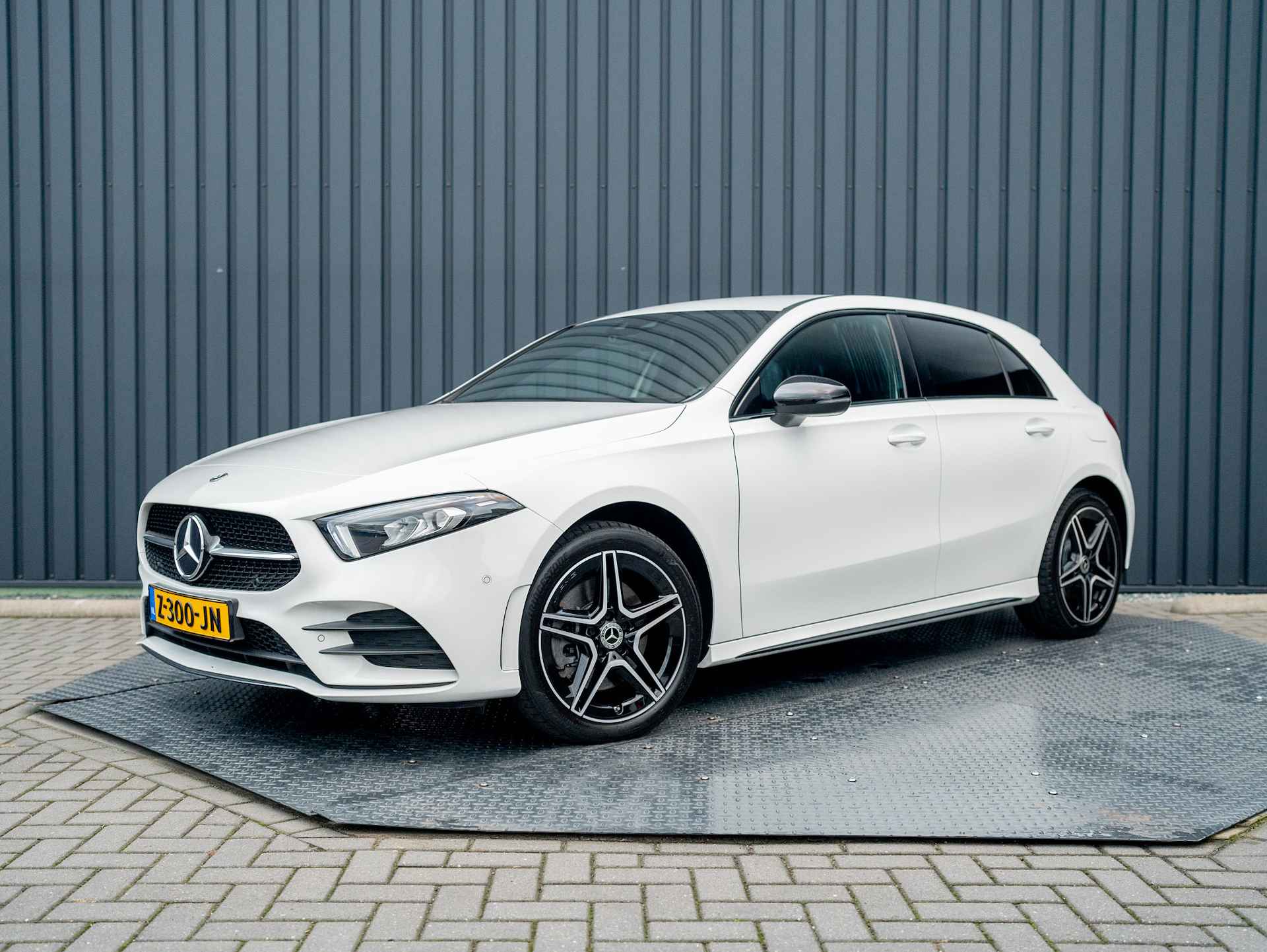 Mercedes-Benz A-Klasse 250 e Business Solution AMG Limited | Night pakket | Sfeer verlichting | Apple Carplay | Camera | Prijs Rijklaar!! - 56/57