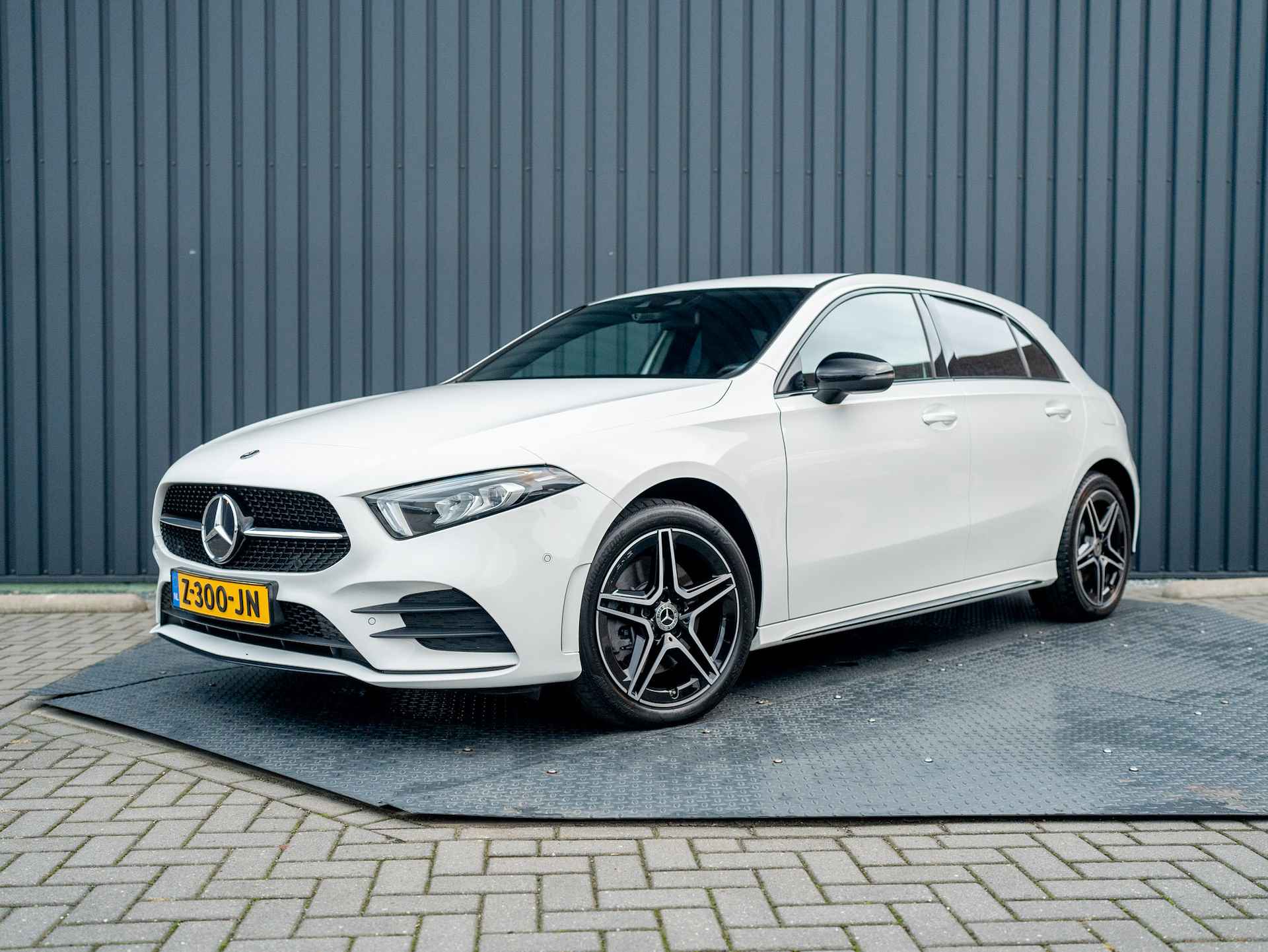 Mercedes-Benz A-Klasse 250 e Business Solution AMG Limited | Night pakket | Sfeer verlichting | Apple Carplay | Camera | Prijs Rijklaar!! - 57/57