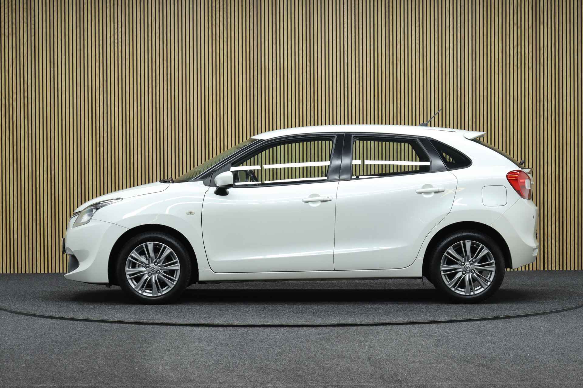 Suzuki Baleno 1.2 CVT Automaat Exclusive | Parkeerhulp | All-season banden | Xenon - 2/27