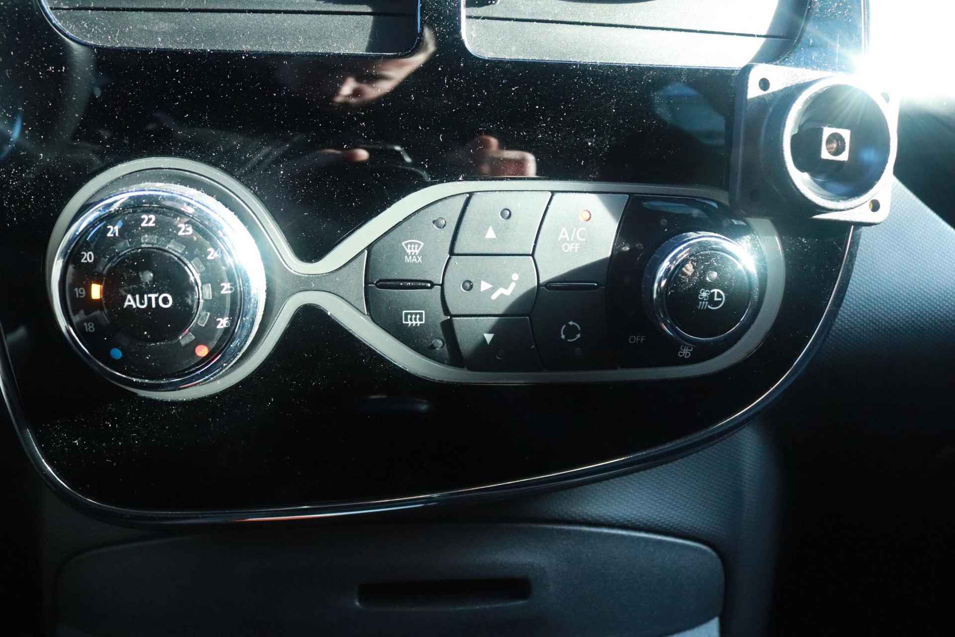 Renault ZOE R110 Limited 41 kWh (Koopaccu) | Zomer + Winterbanden | A. Camera | Dealer Onderhouden | 1e Eig. | Geen Import! - 30/40
