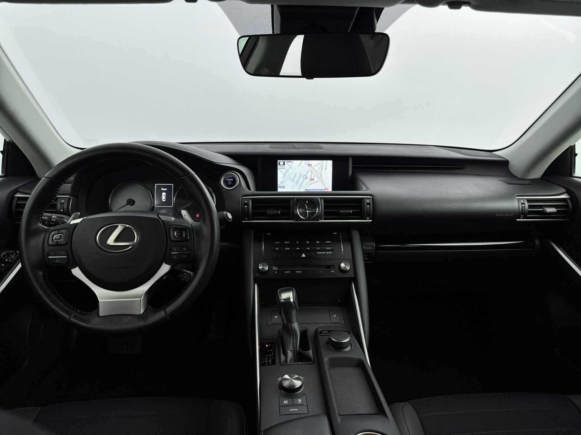 Lexus IS 300h Hybrid Business Line | 18 " Wielen | Stoelverwarming | Premium navigatie | - 6/42