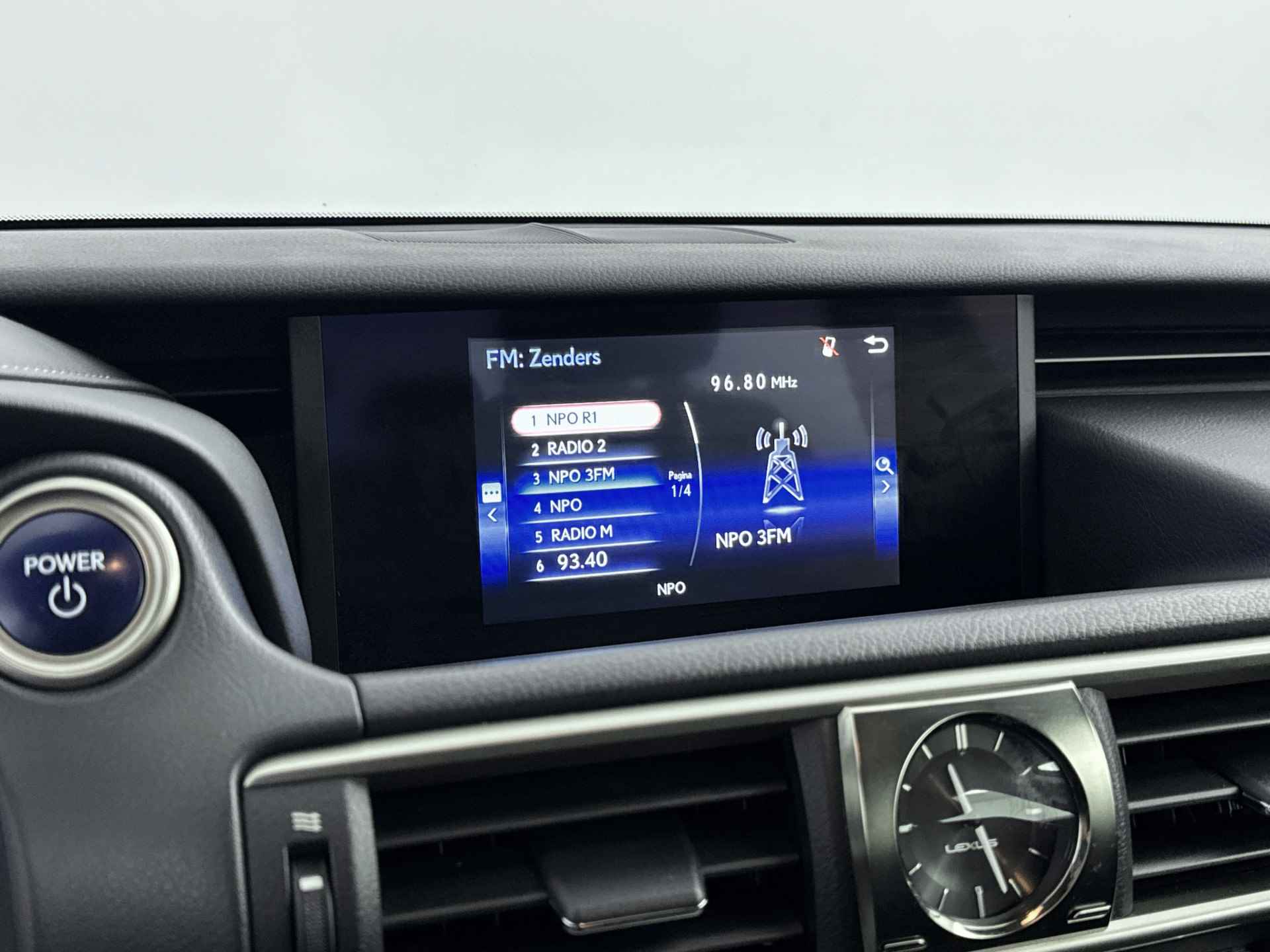 Lexus IS 300h Hybrid Business Line | 18 " Wielen | Stoelverwarming | Premium navigatie | - 10/42