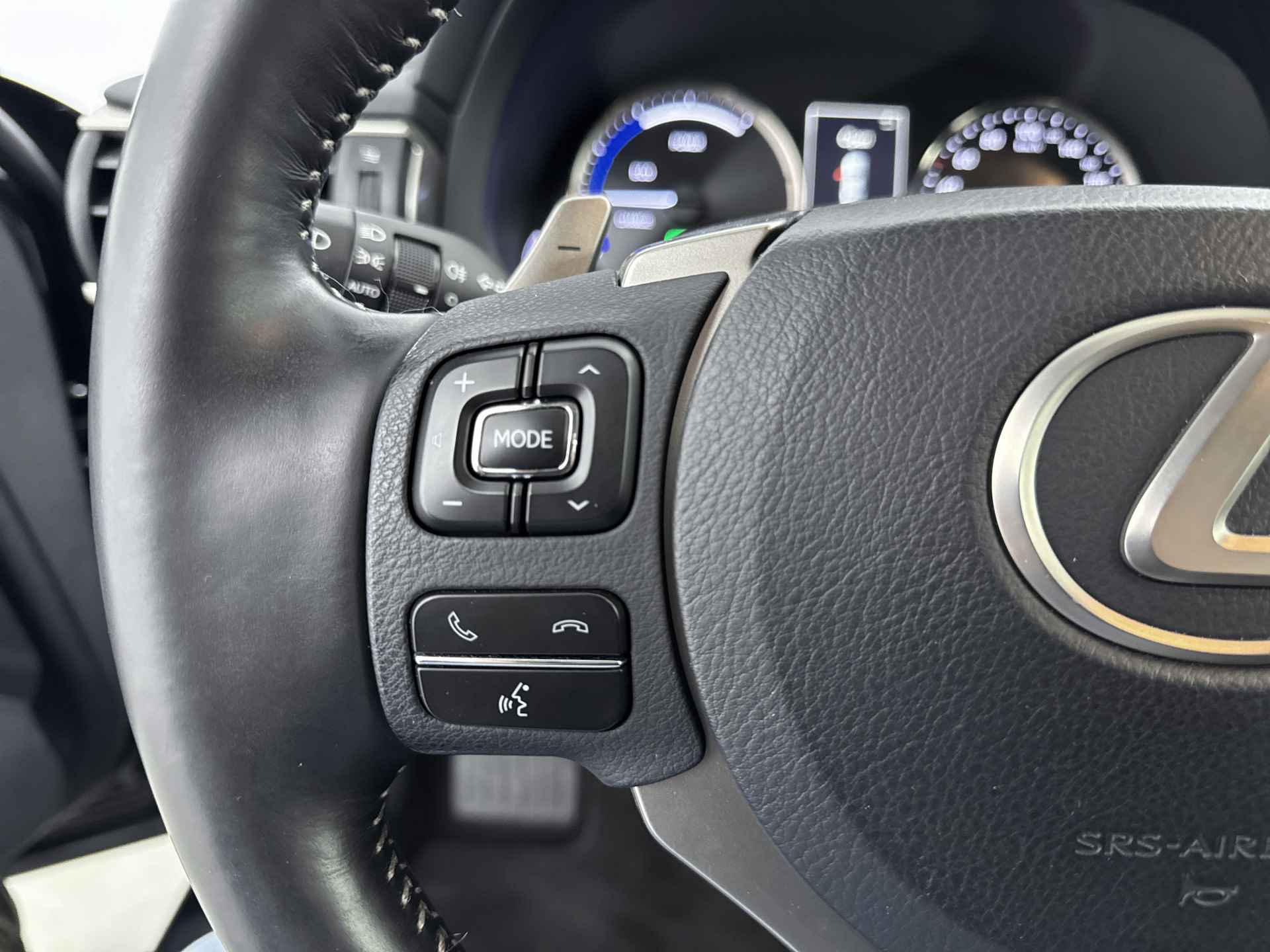 Lexus IS 300h Hybrid Business Line | 18 " Wielen | Stoelverwarming | Premium navigatie | - 22/42