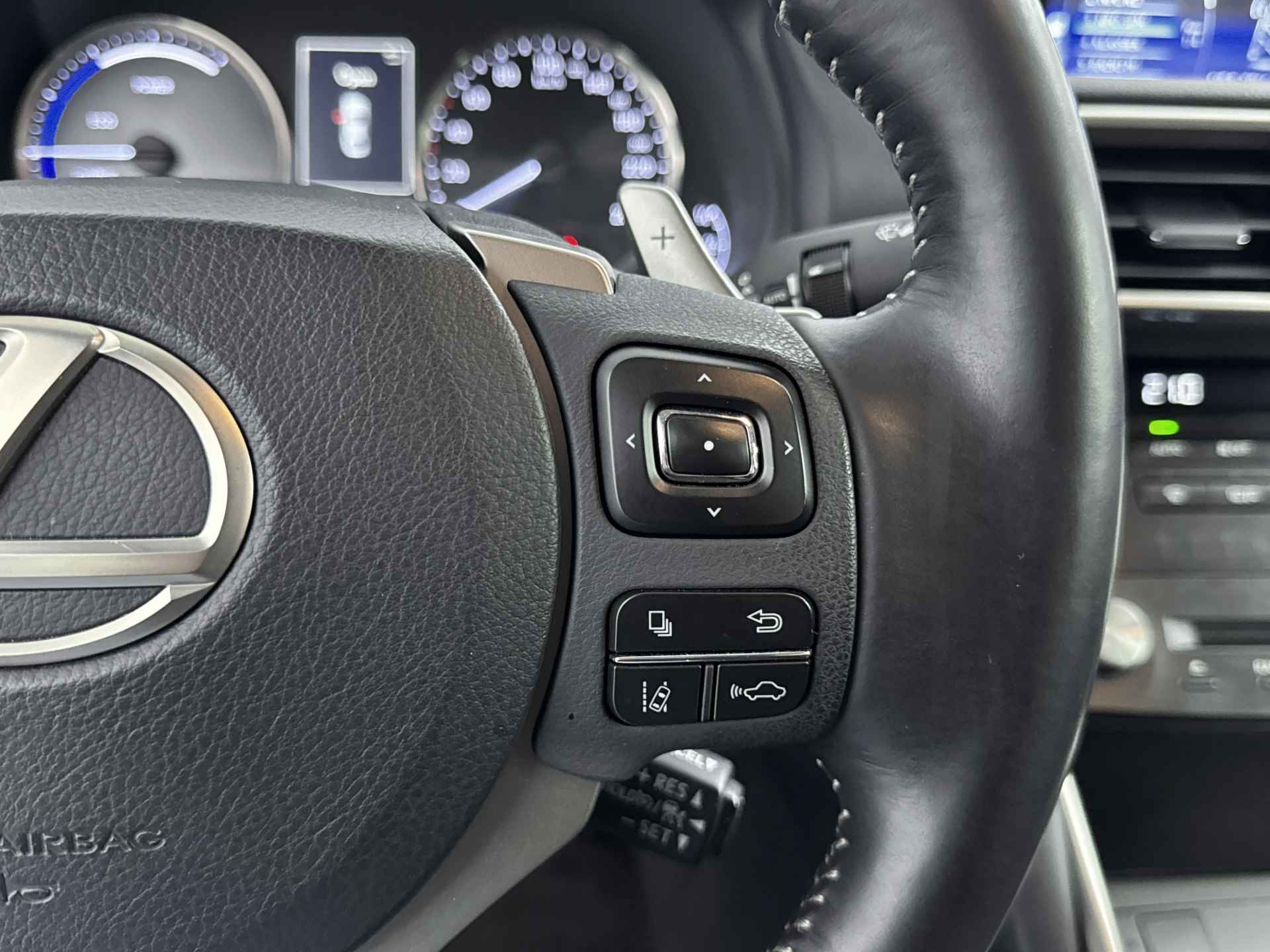 Lexus IS 300h Hybrid Business Line | 18 " Wielen | Stoelverwarming | Premium navigatie | - 23/42