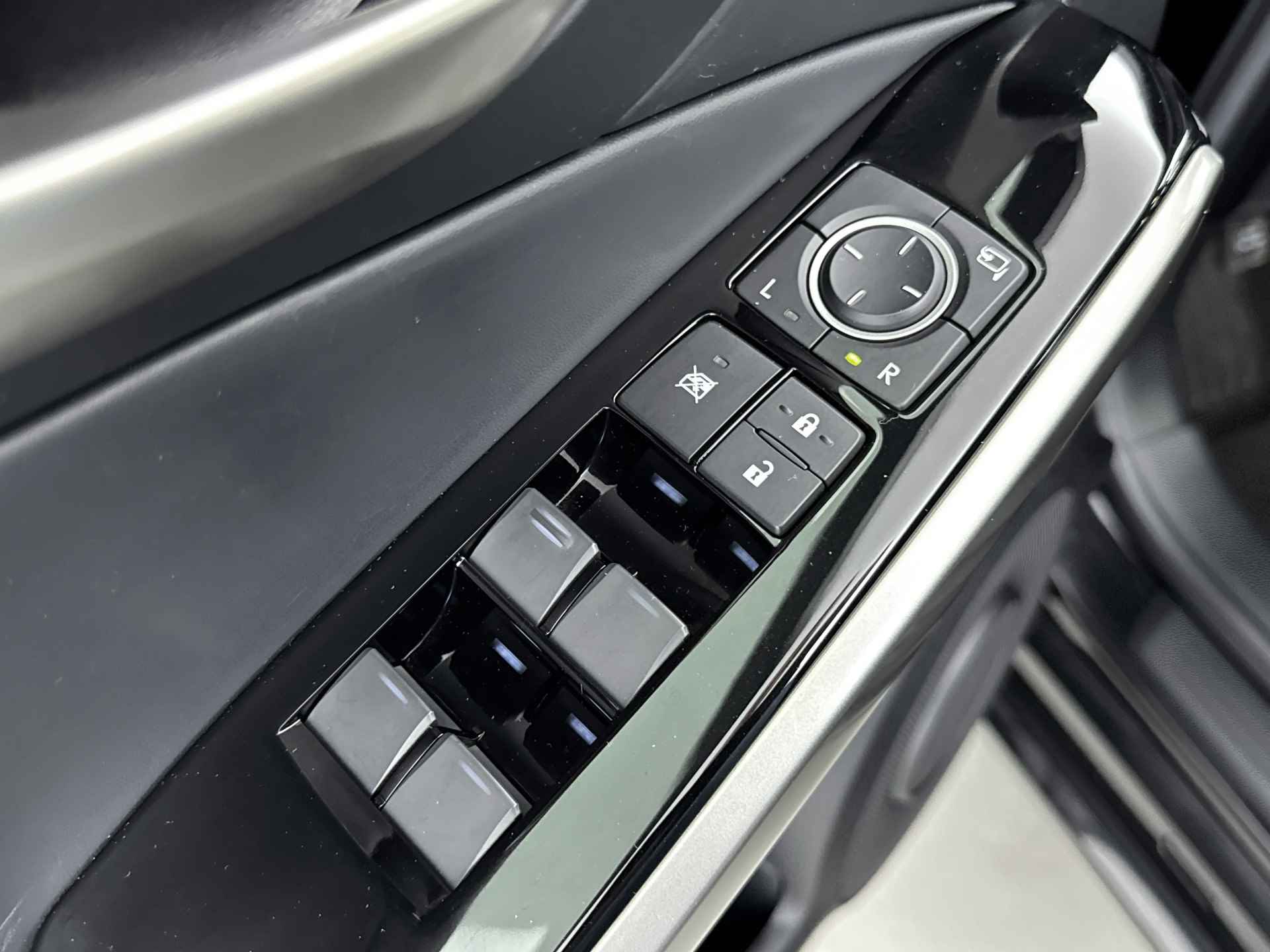 Lexus IS 300h Hybrid Business Line | 18 " Wielen | Stoelverwarming | Premium navigatie | - 33/42