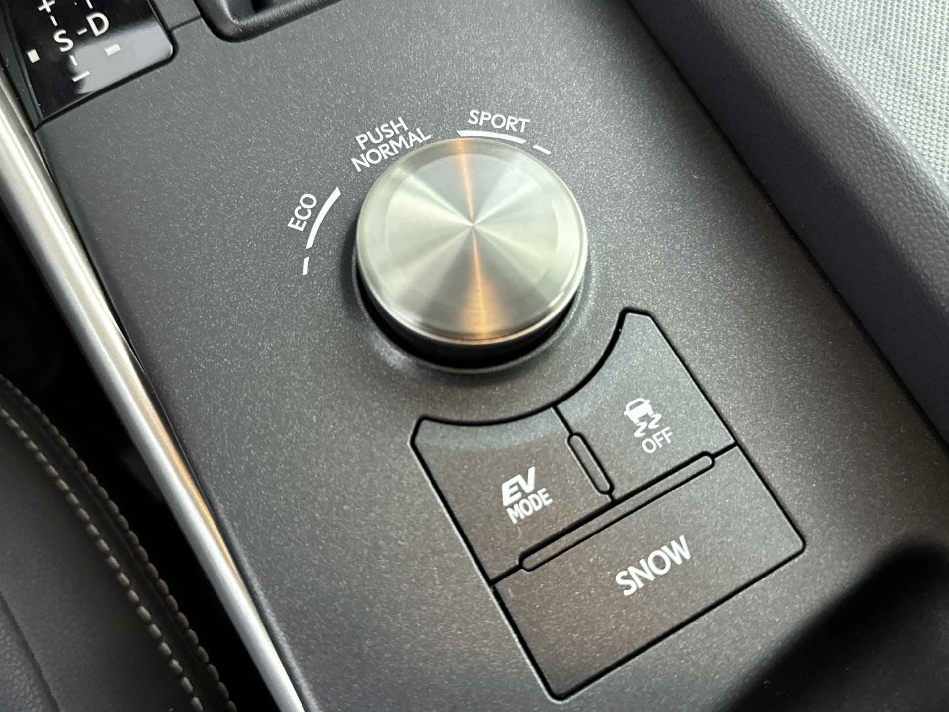Lexus IS 300h Hybrid Business Line | 18 " Wielen | Stoelverwarming | Premium navigatie | - 35/42
