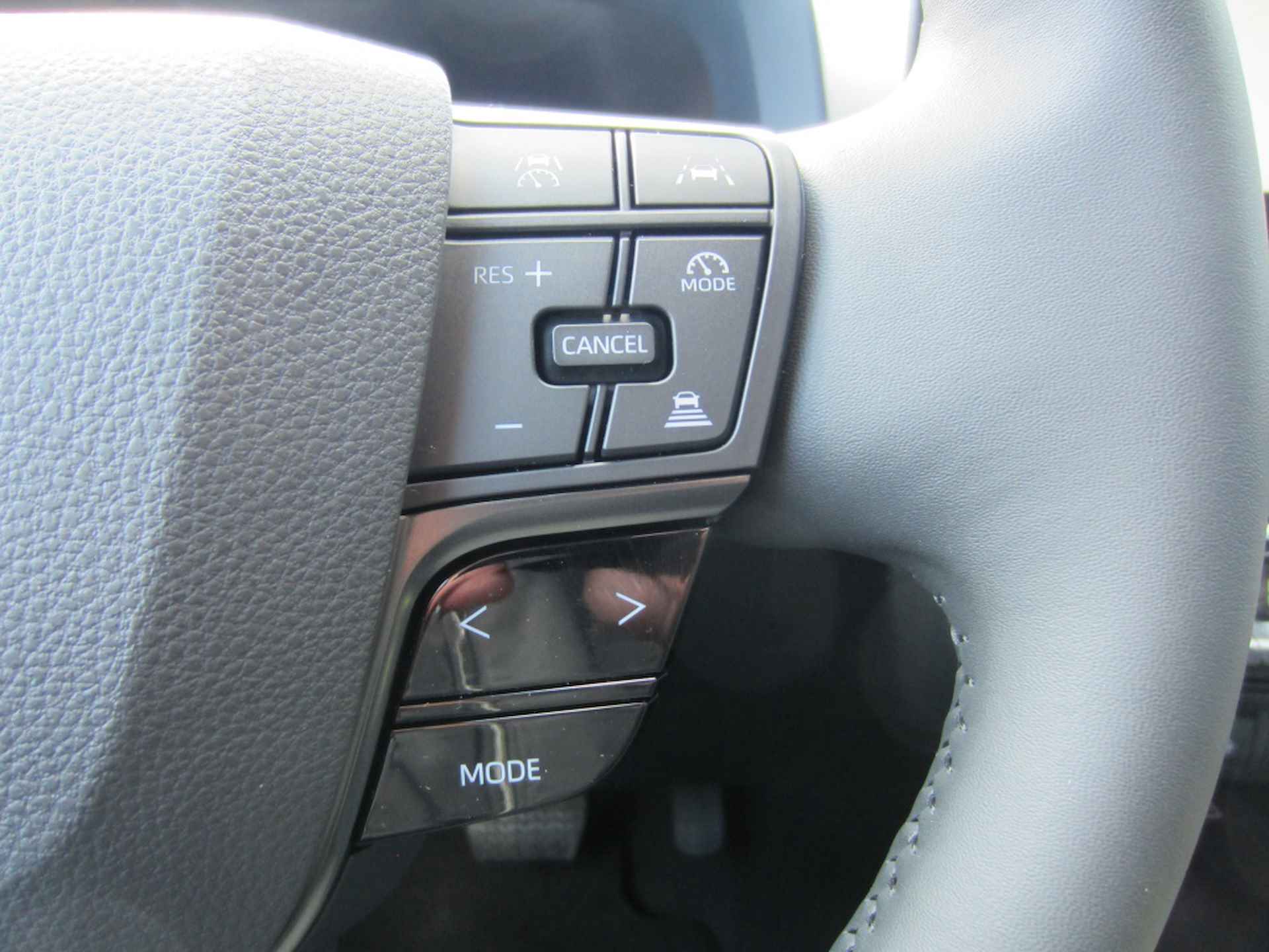Toyota C-HR PHEV 200 Premiere Edition Plug-In Demo - 40/45